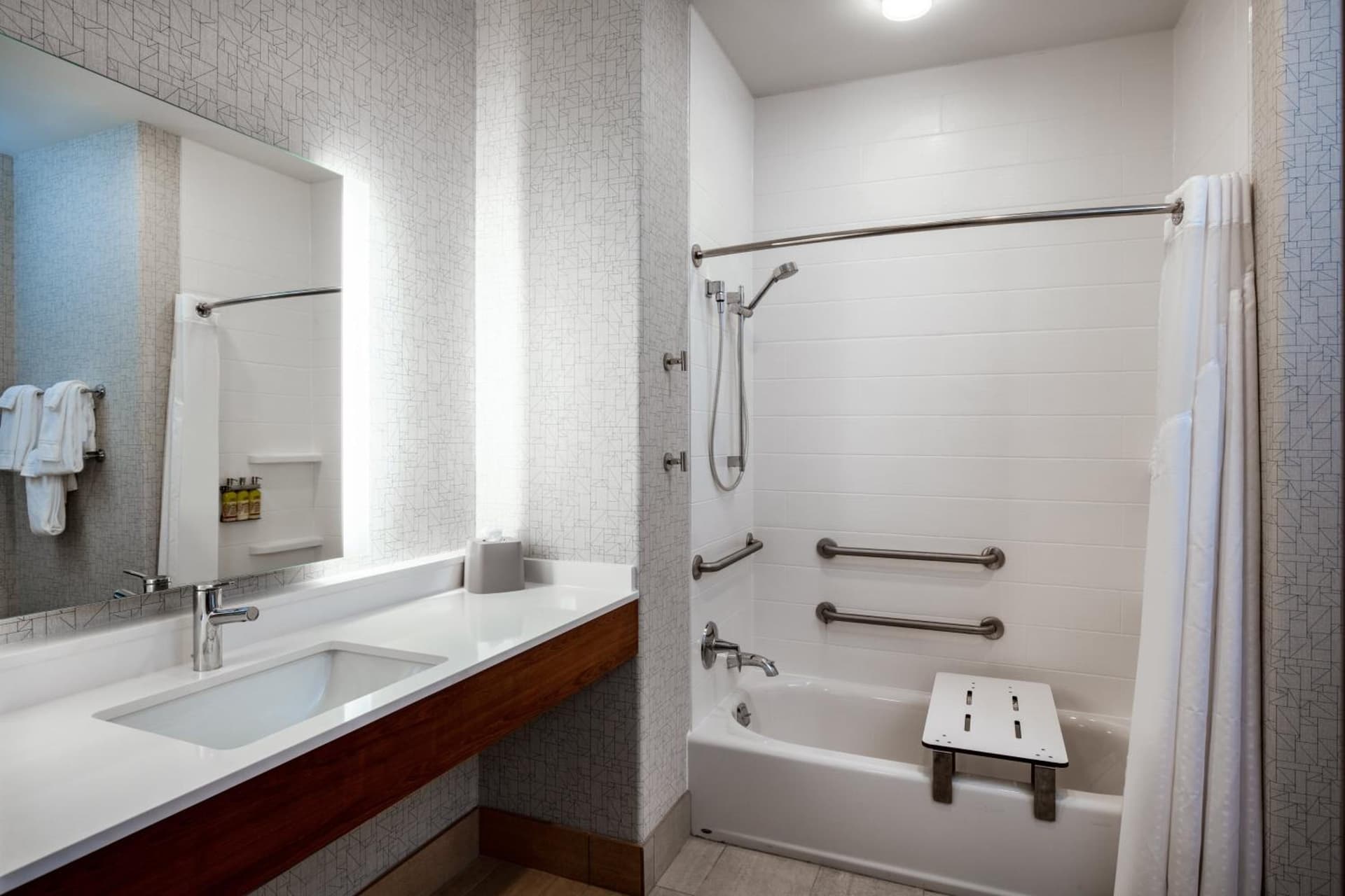 Holiday Inn Express & Suites - Beloit by IHG gallery photo in Beloit, WI — image 43