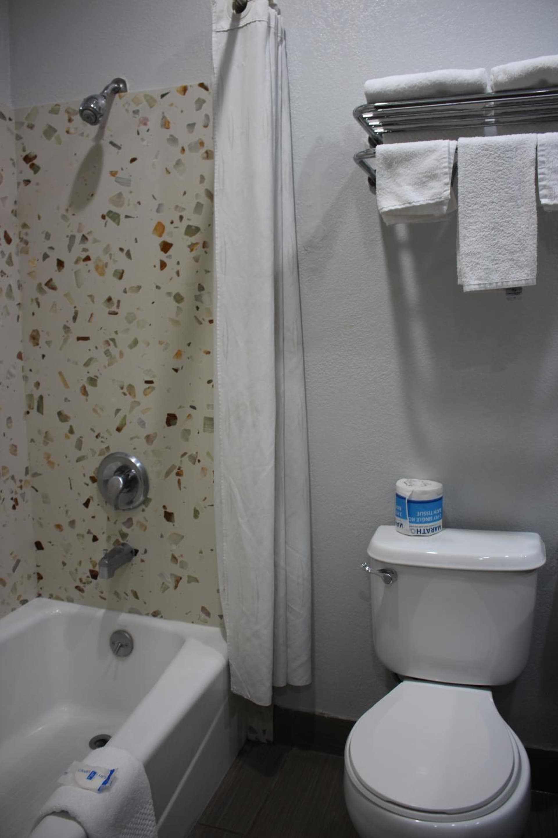 Rodeway Inn & Suites Hayward - Oakland South gallery photo in Hayward, CA — image 20