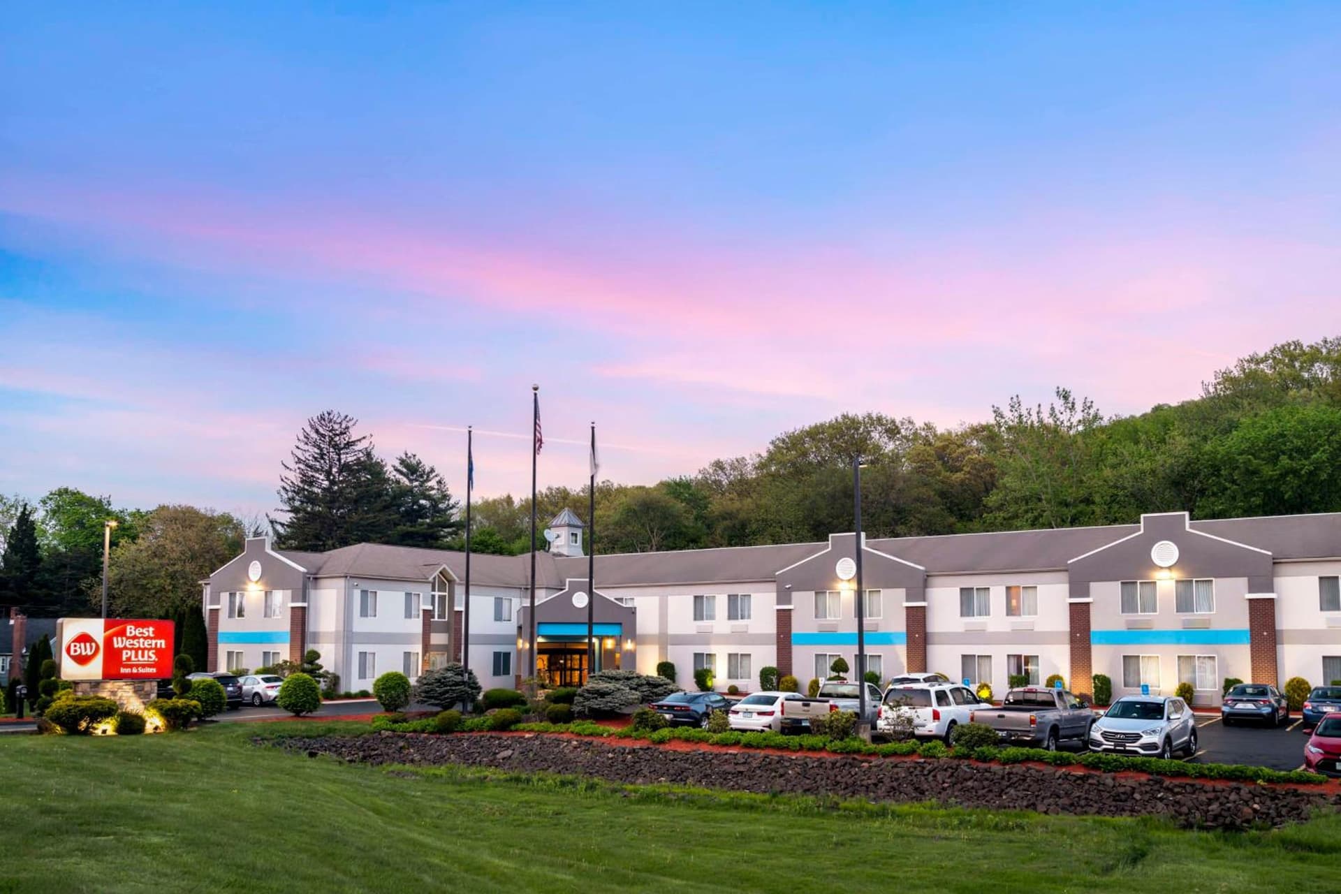 Best Western Plus New England Inn & Suites — hotel in Waterbury, Connecticut