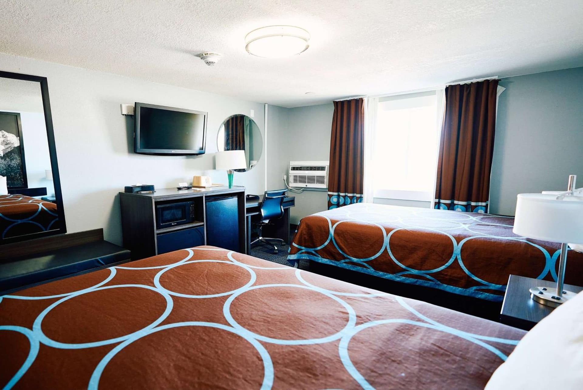 Super 8 by Wyndham Pueblo gallery photo in Pueblo, CO — image 38