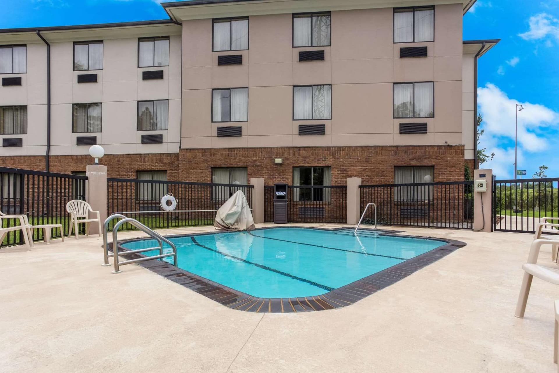 Comfort Suites Saraland - North Mobile gallery photo in Saraland, AL — image 9