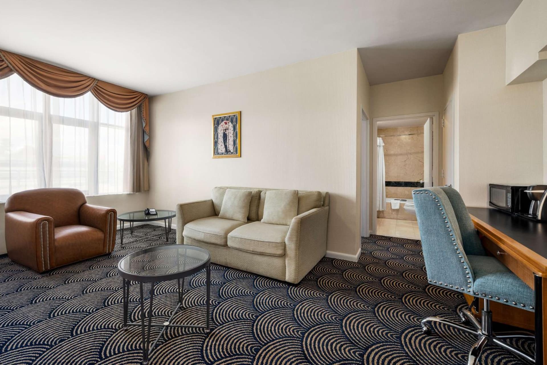 Inn at Great Neck interior in Great Neck, NY — gallery photo 2