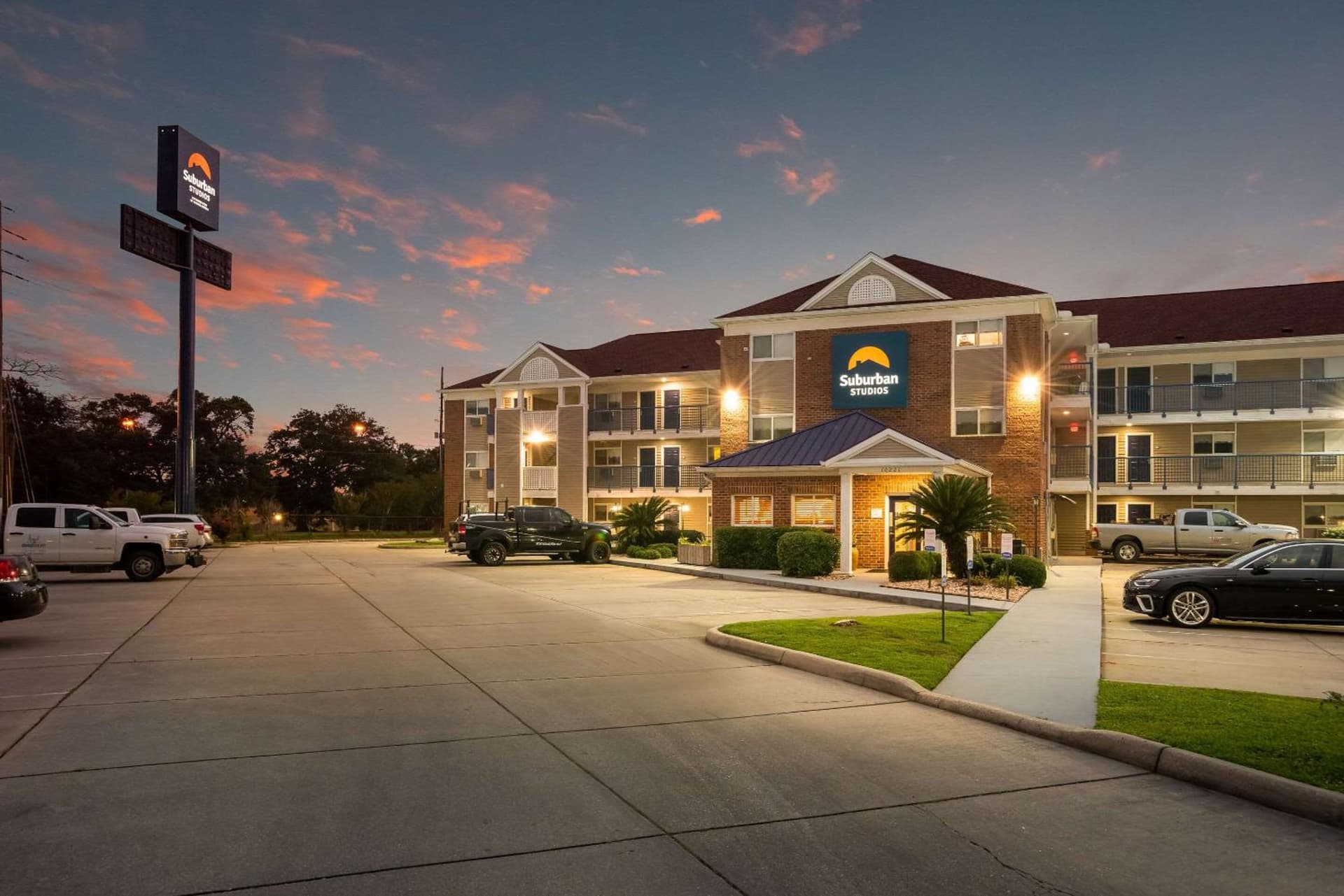 Suburban Studios Biloxi North Area interior in Biloxi, MS — gallery photo 2