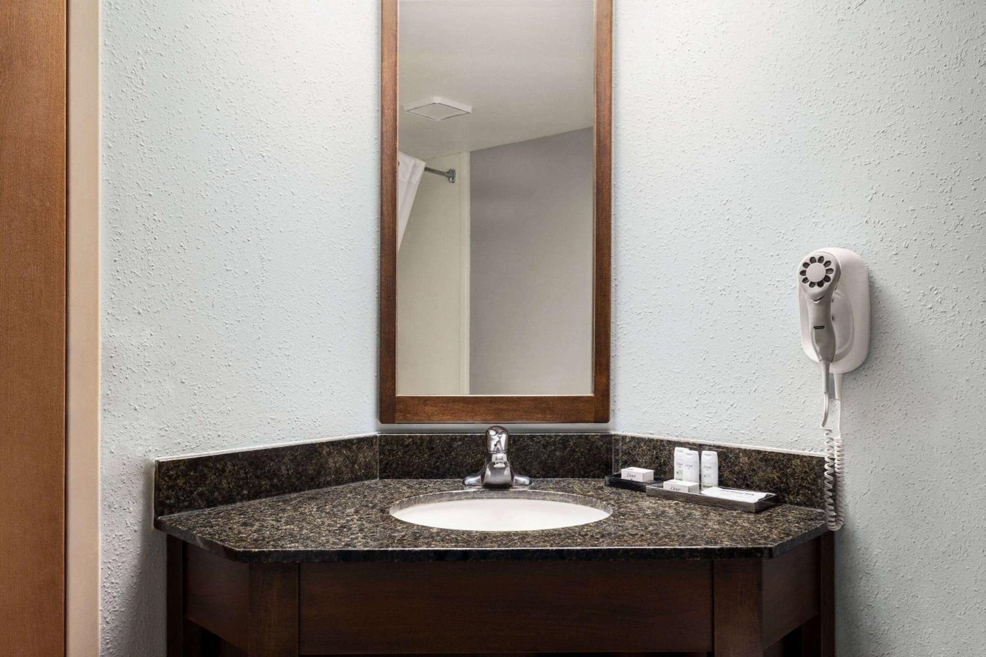 AmericInn by Wyndham Madison West gallery photo in Madison, WI — image 5