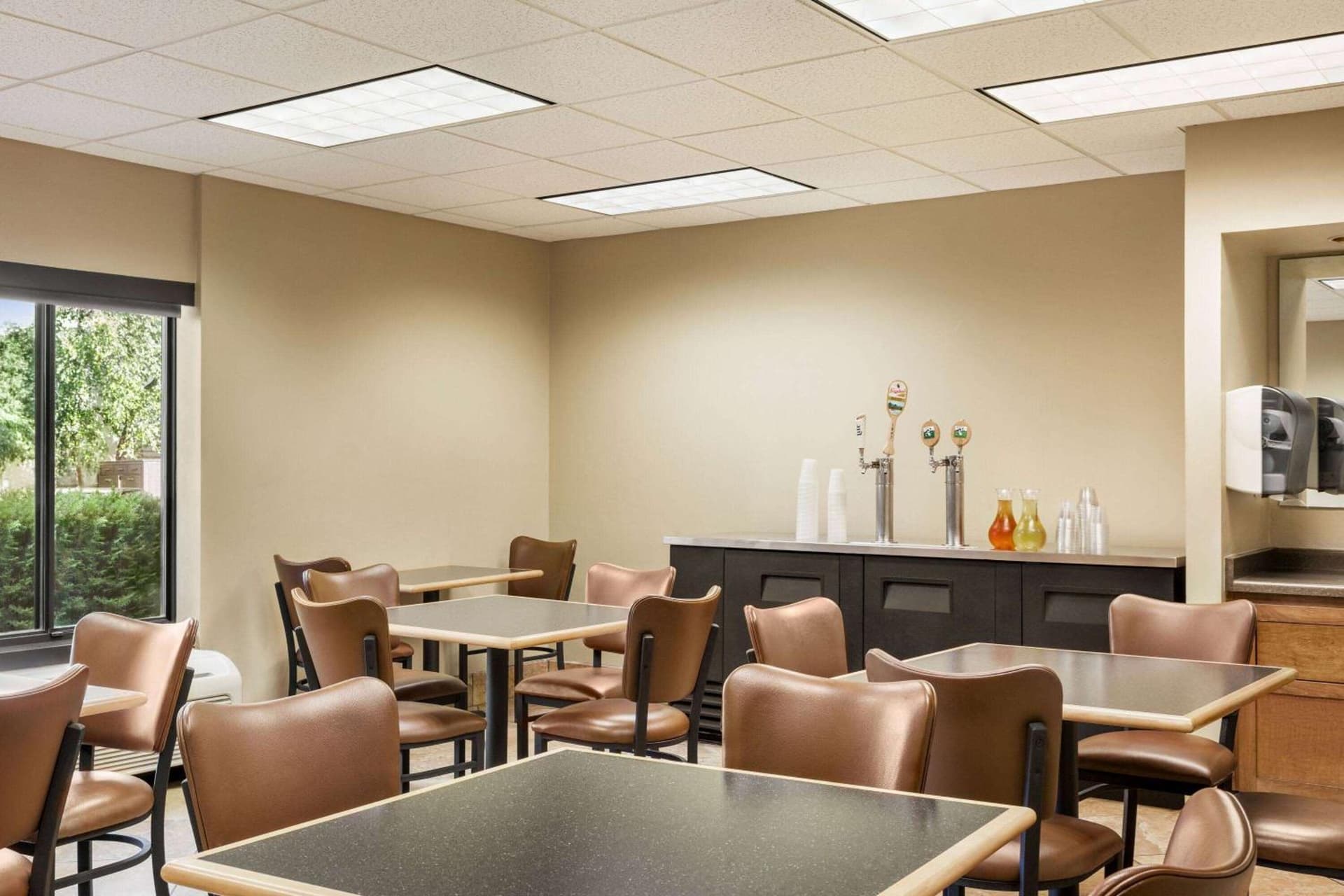 AmericInn by Wyndham Madison West gallery photo in Madison, WI — image 28