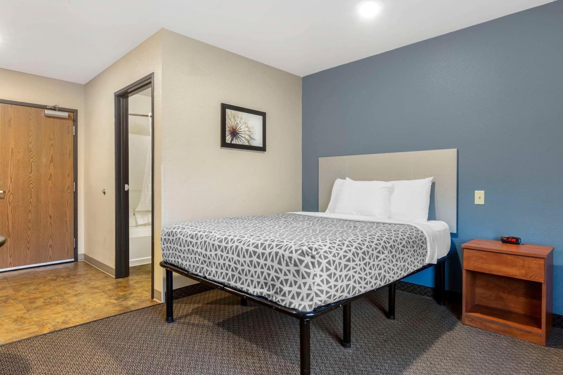 WoodSpring Suites Raleigh Garner interior in Edmondson, NC — gallery photo 2