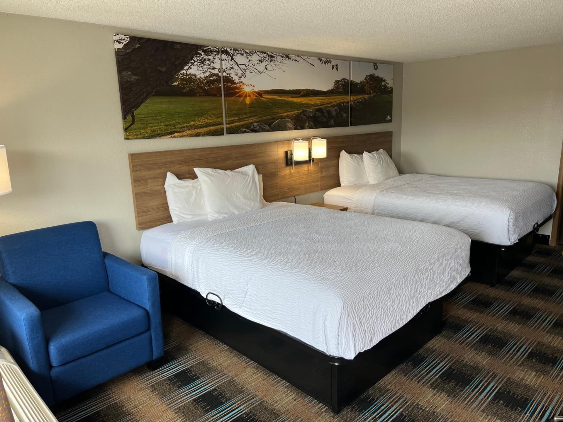 Days-Inn by Wyndham Liverpool-Syracuse interior in Liverpool, NY — gallery photo 2