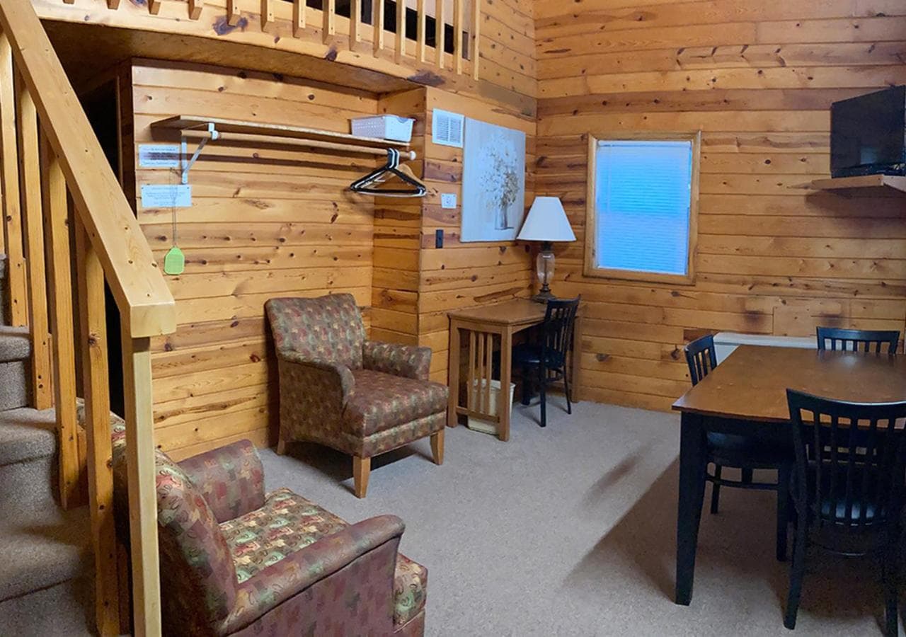 Trailshead Lodge - Cabin 5 property views in Lead, SD — gallery photo 3