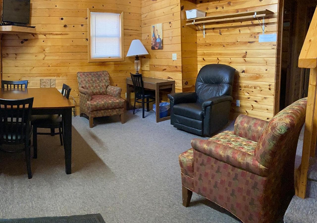Trailshead Lodge - Cabin 6 property views in Lead, SD — gallery photo 3