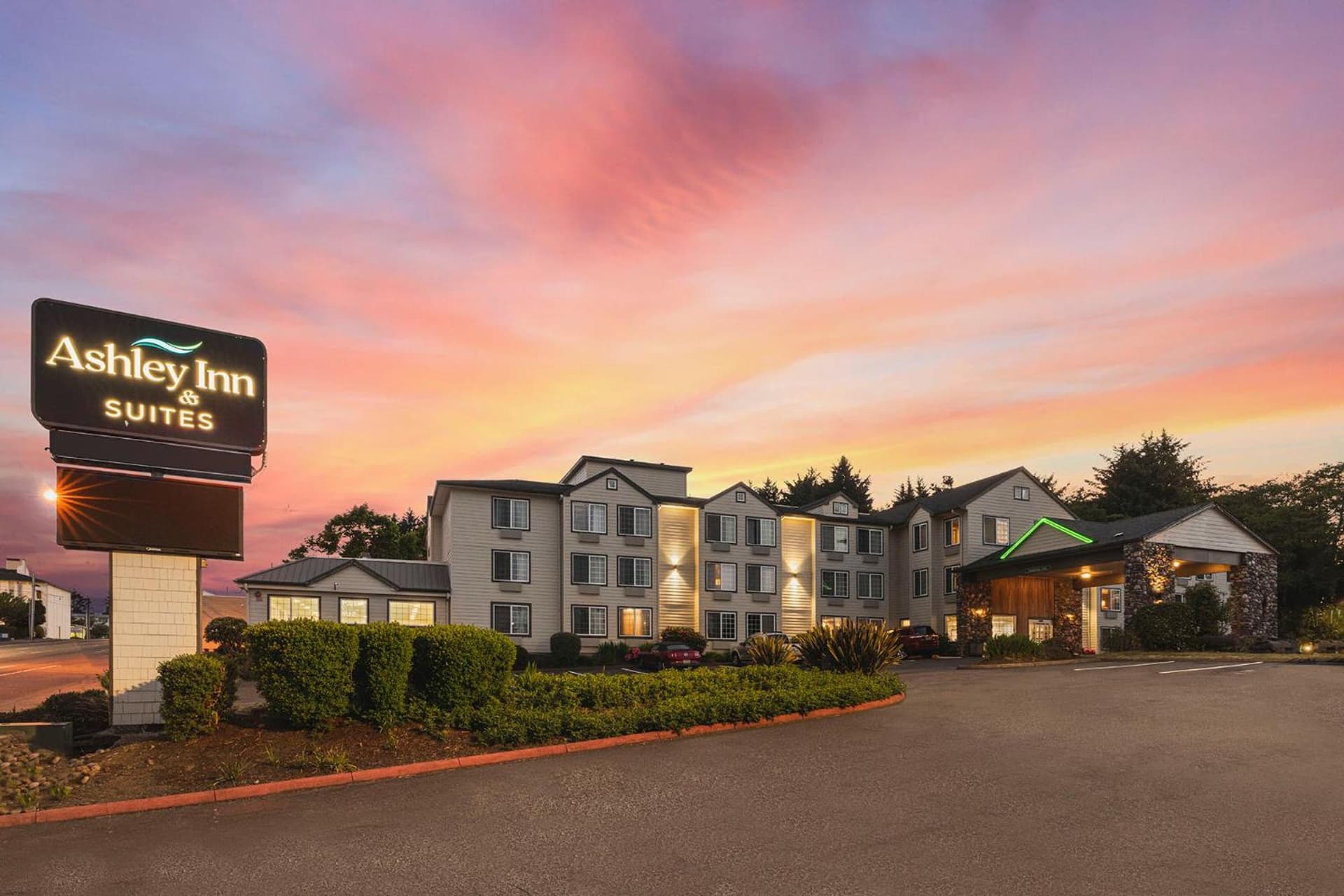 The Ashley Inn & Suites featured exterior or lobby in Lincoln City, OR — similar hotel
