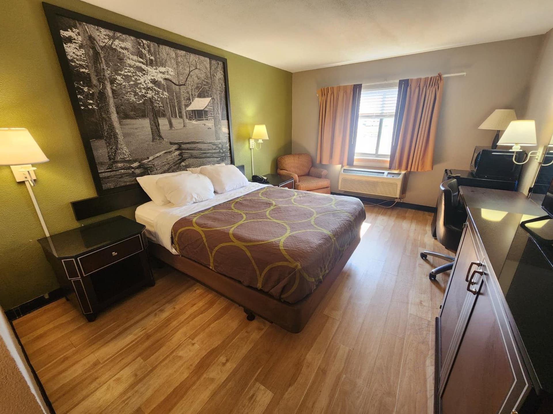 Super 8 by Wyndham West Memphis interior in West Memphis, AR — gallery photo 2