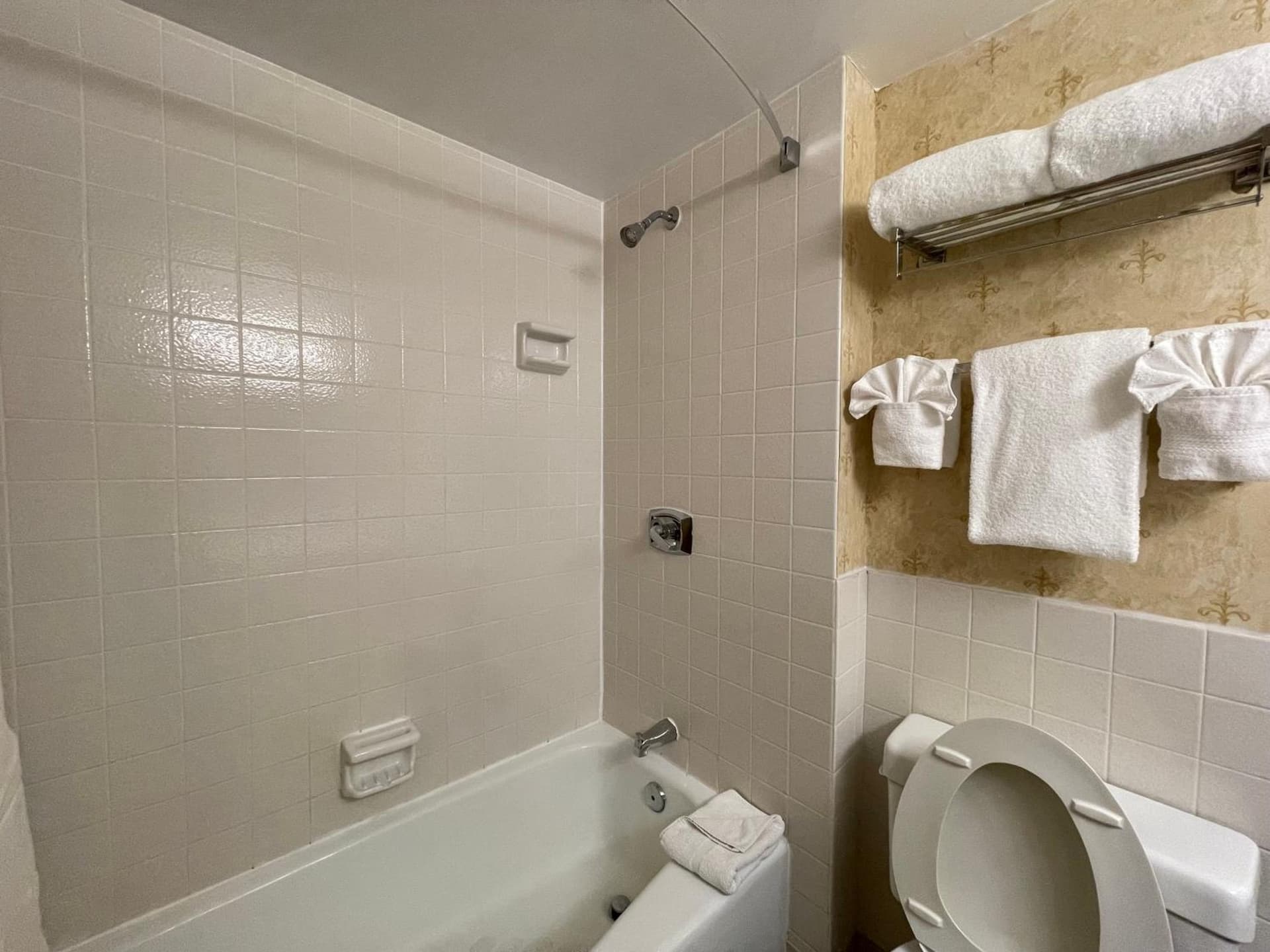 Chateau Hotel and Conference Center gallery photo in Bloomington, IL — image 5