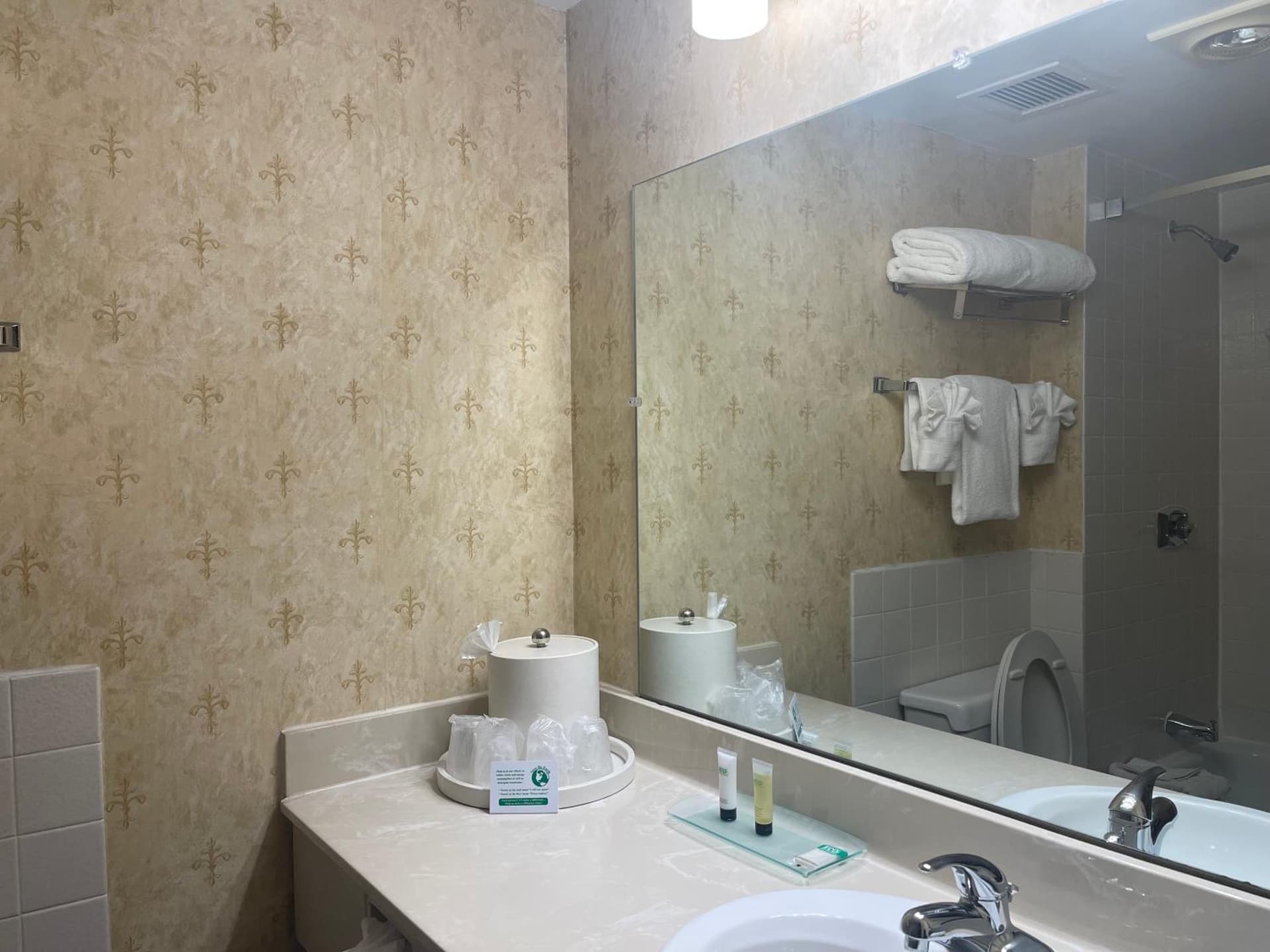 Chateau Hotel and Conference Center gallery photo in Bloomington, IL — image 36