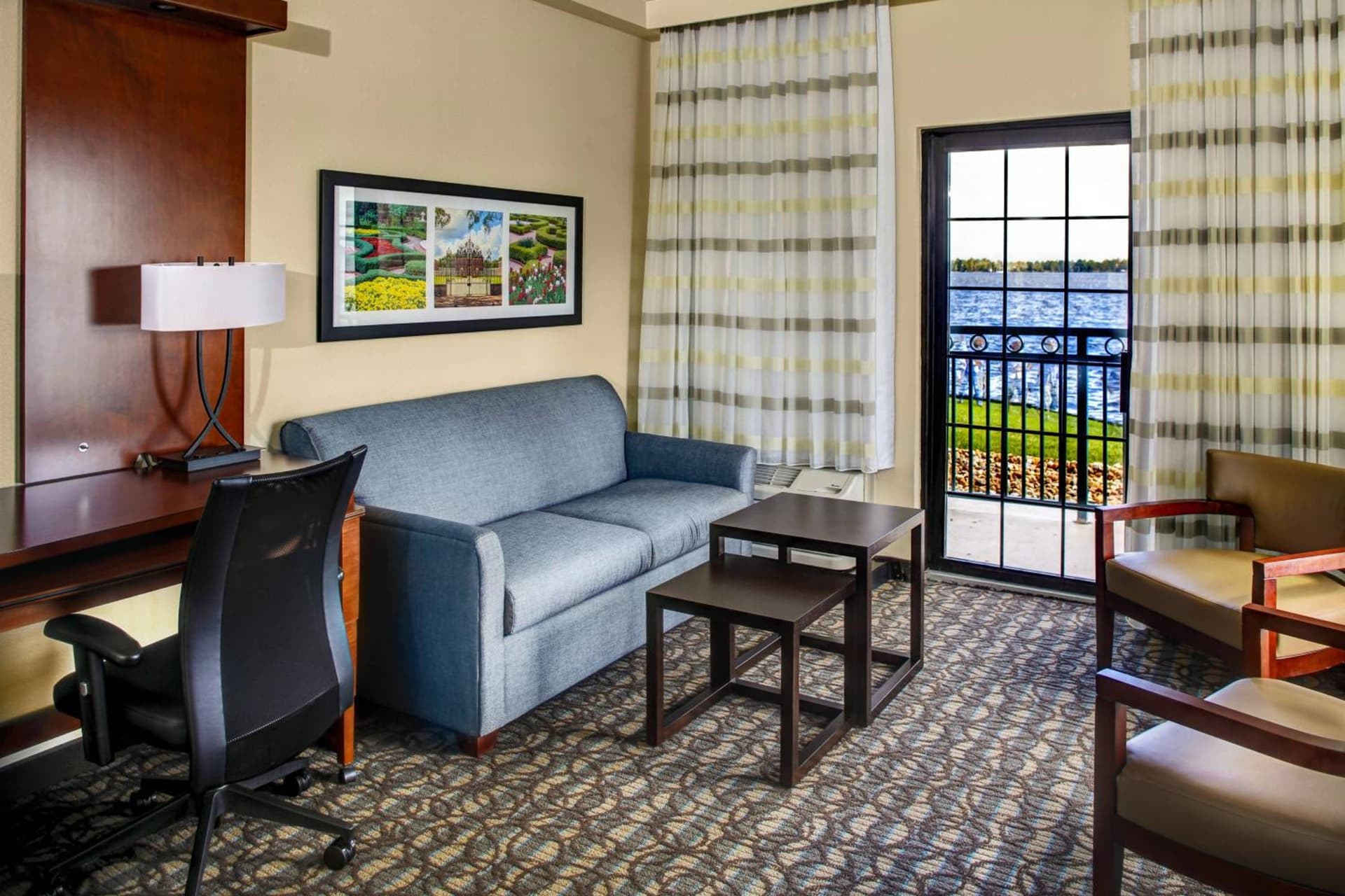 Courtyard by Marriott Riverfront New Bern interior in New Bern, NC — gallery photo 2