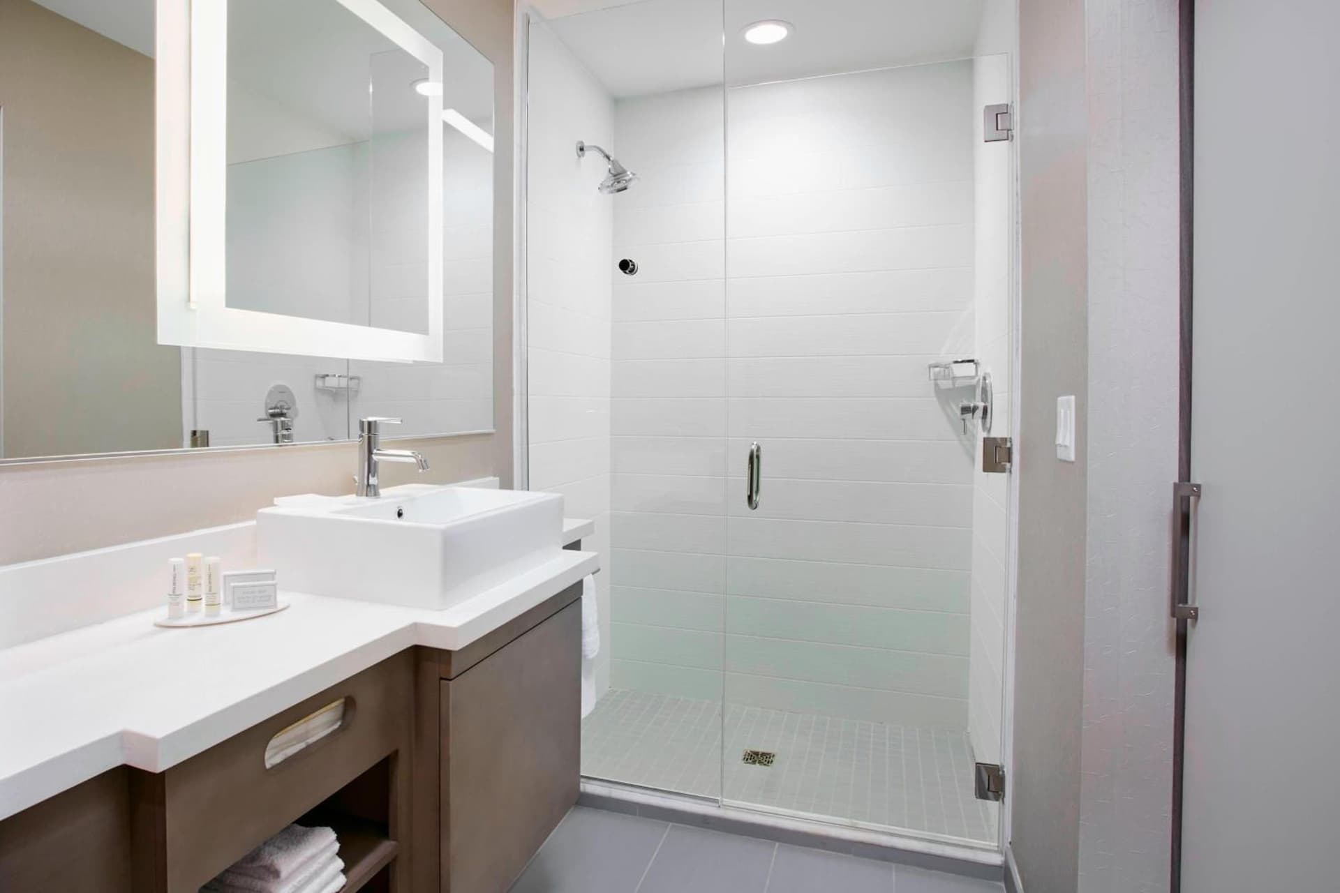 SpringHill Suites by Marriott Milwaukee Downtown gallery photo in Milwaukee, WI — image 19