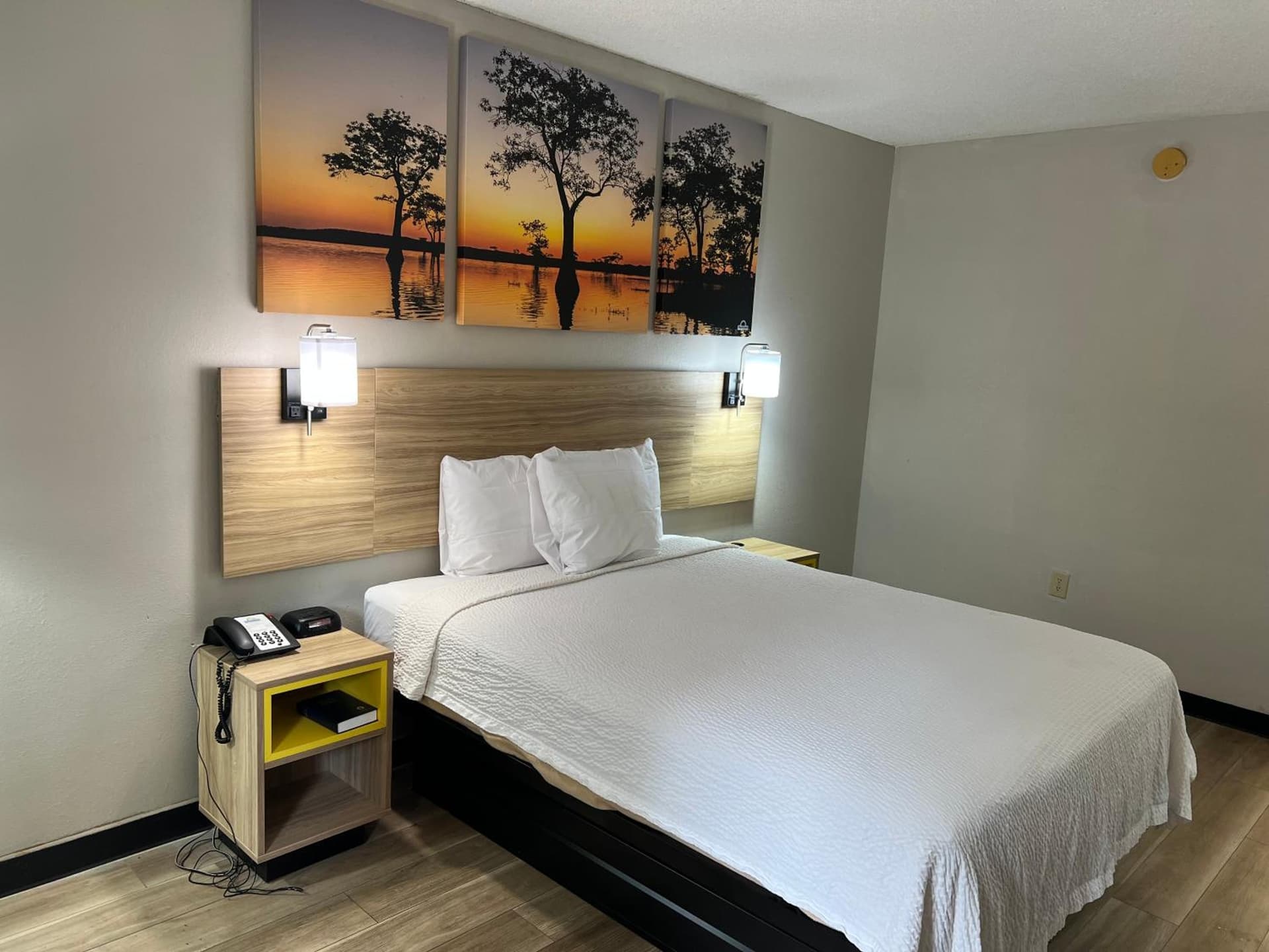 Days Inn by Wyndham Blythewood North Columbia interior in Blythewood, SC — gallery photo 2