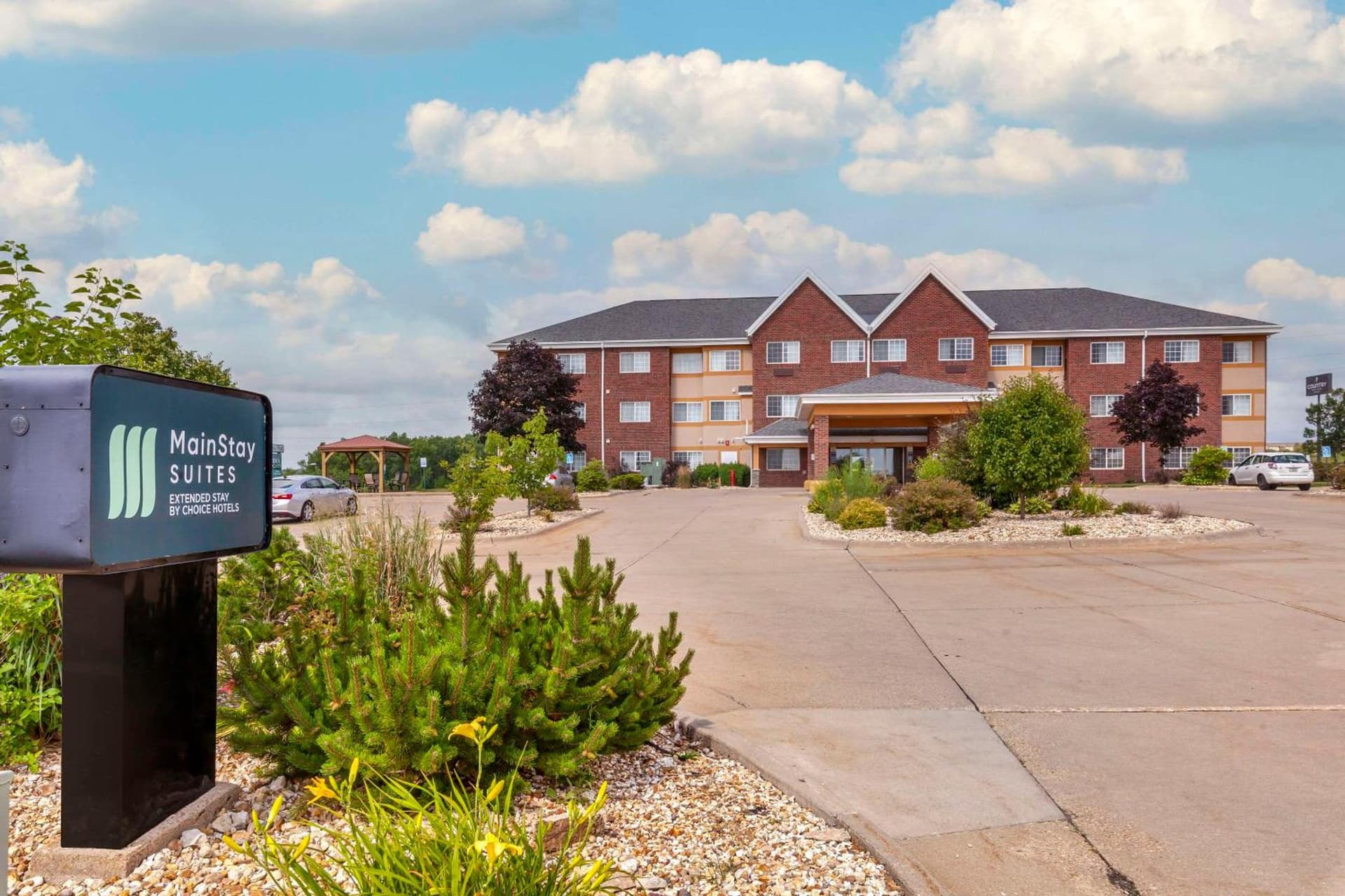 MainStay Suites Dubuque at Hwy 20 property views in Dubuque, IA — gallery photo 3