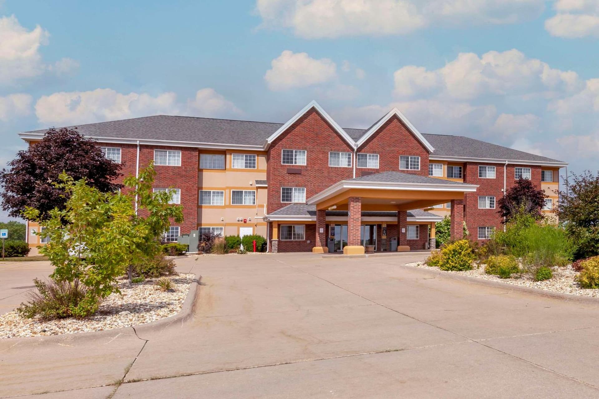MainStay Suites Dubuque at Hwy 20 — hotel in Dubuque, Iowa