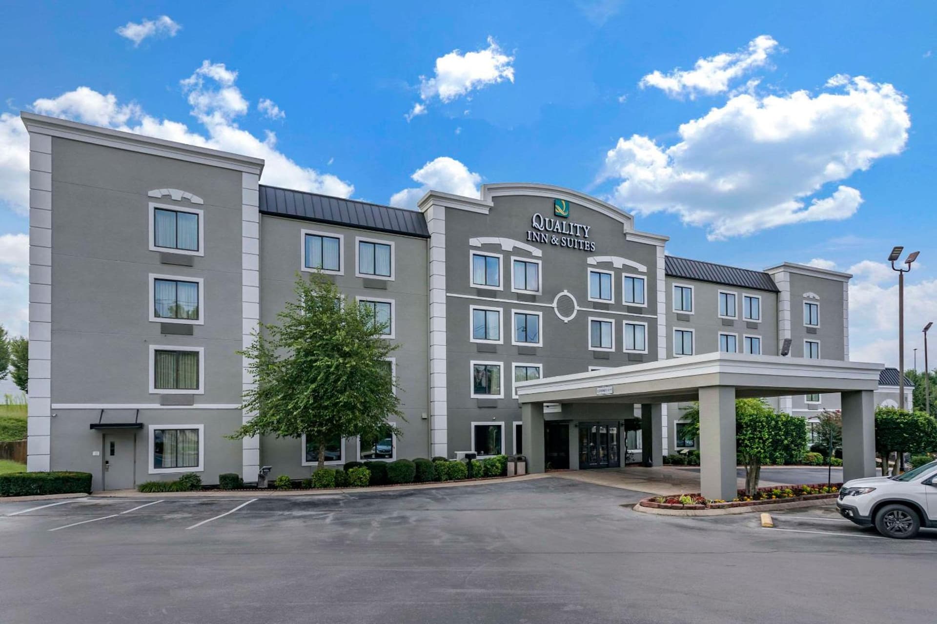Quality Inn & Suites Chattanooga West near Lookout Mountain interior in Chattanooga, TN — gallery photo 2