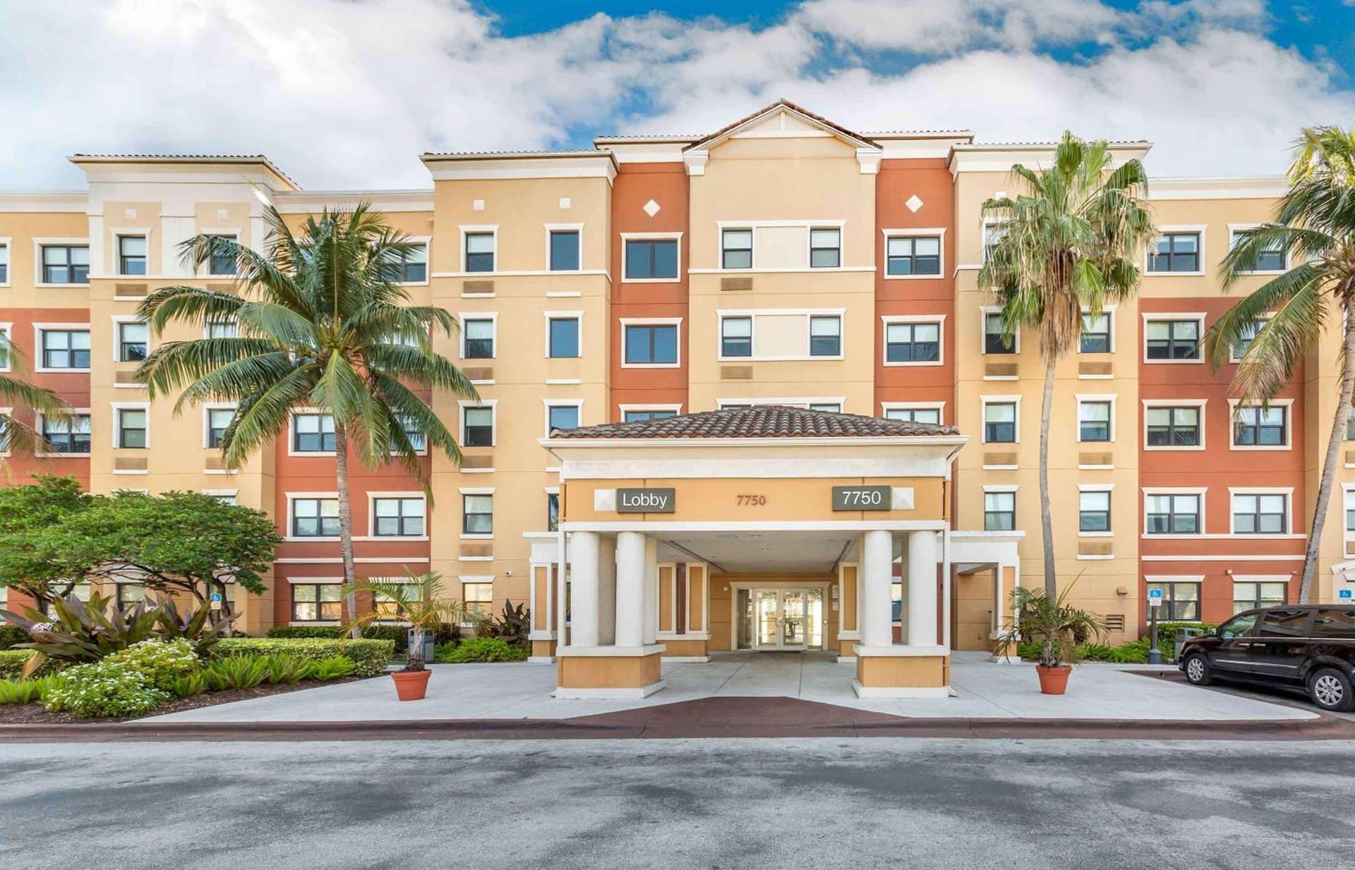 Extended Stay America Premier Suites - Miami - Airport - Doral - 25th Street interior in Miami, FL — gallery photo 2