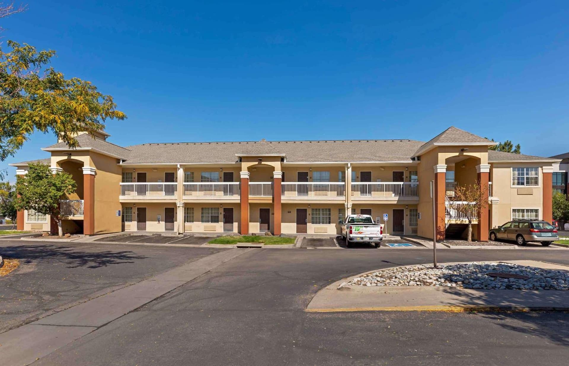 Extended Stay America Select Suites - Denver - Aurora South interior in Aurora, CO — gallery photo 2