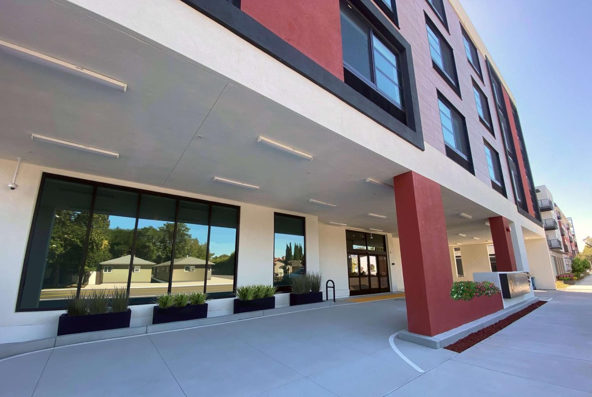 La Quinta Inn & Suites by Wyndham San Jose Airport-Downtown interior in San Jose, CA — gallery photo 2