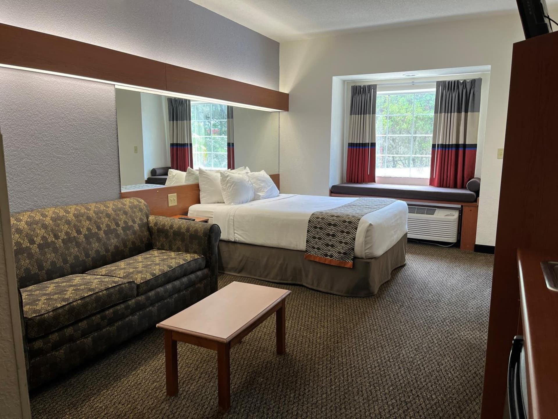 Microtel Inn and Suites by Wyndham - Lady Lake/ The Villages gallery photo in The Villages, FL — image 11