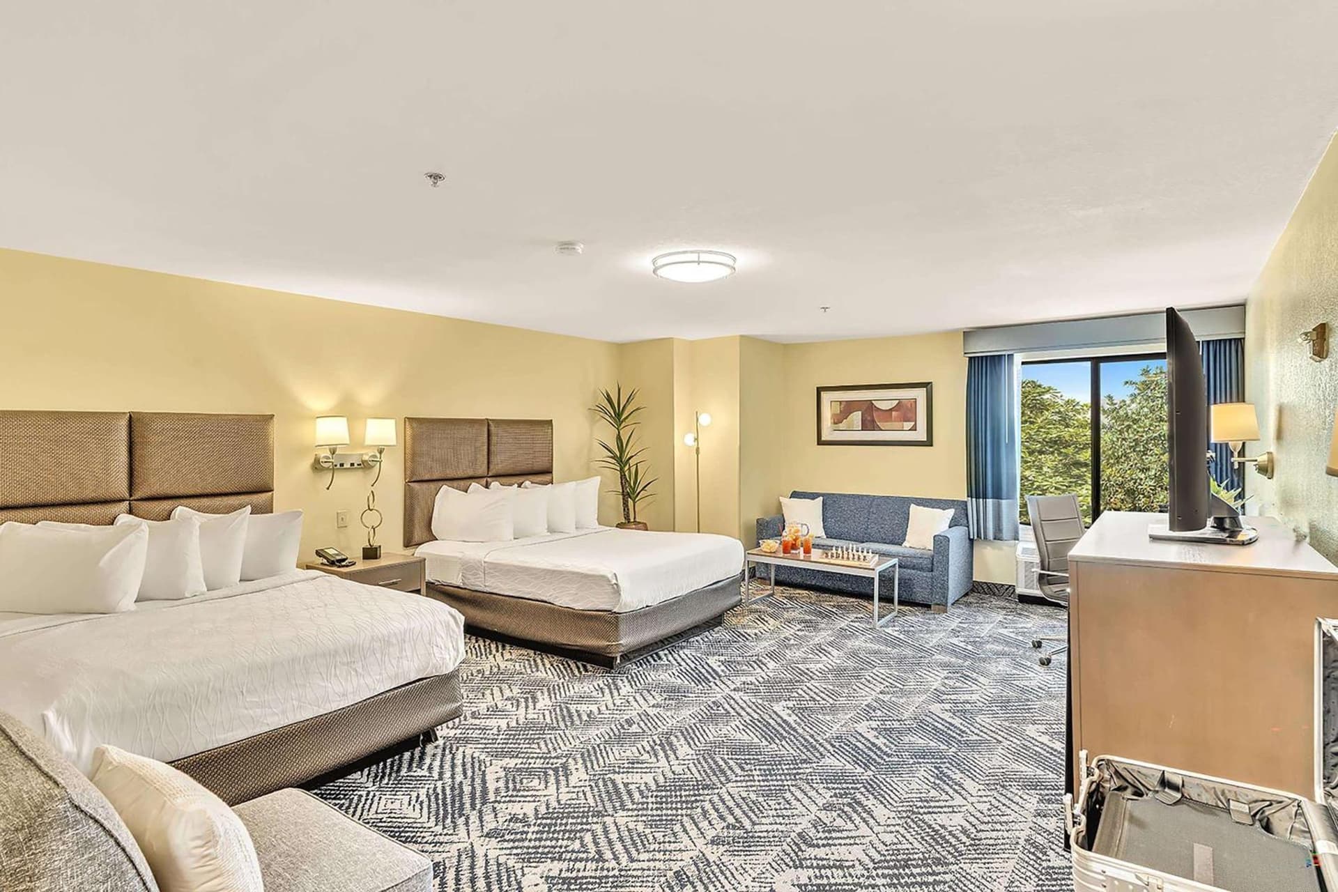 Best Western Plus Lewisville Flower Mound interior in Lewisville, TX — gallery photo 2