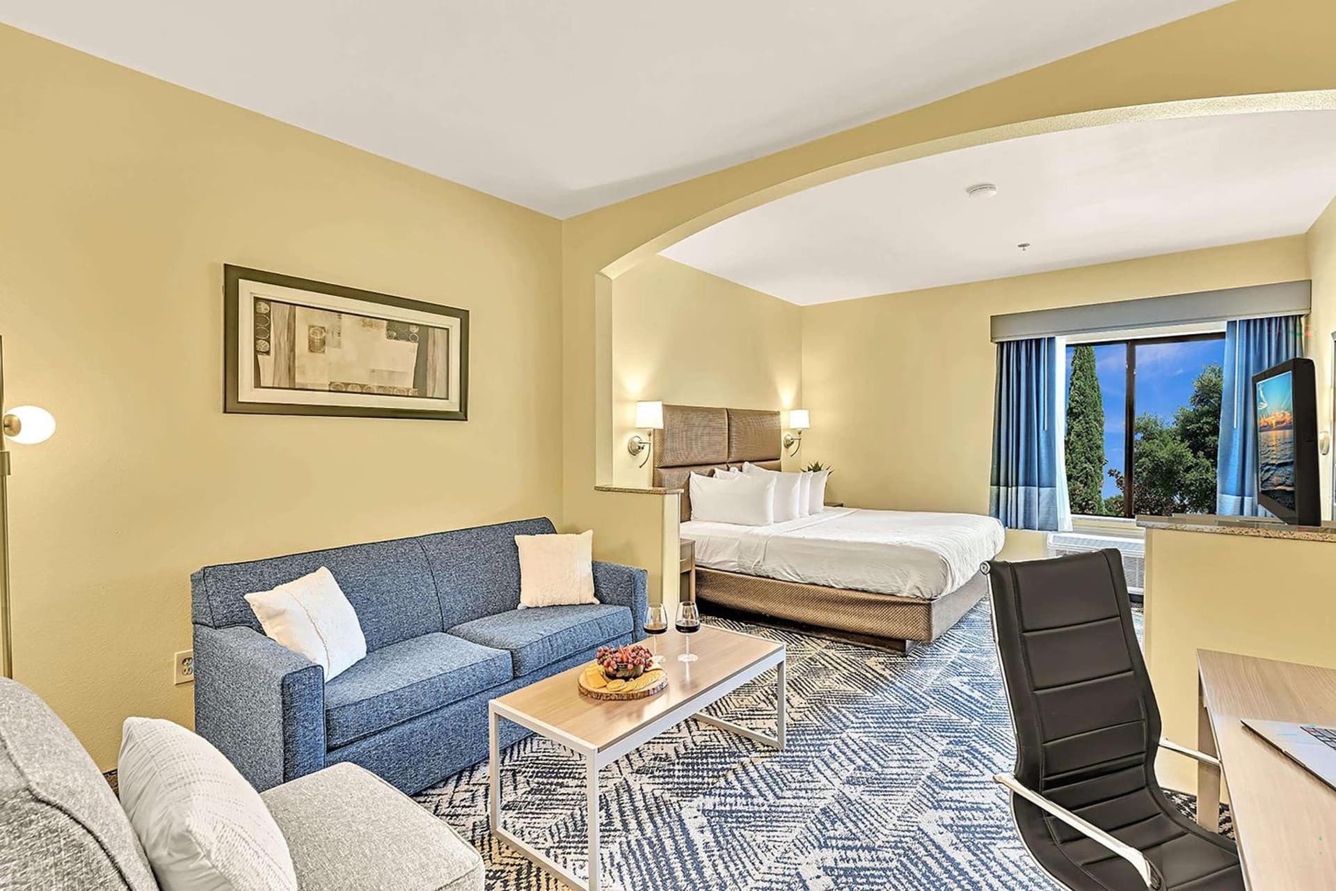 Best Western Plus Lewisville Flower Mound property views in Lewisville, TX — gallery photo 3