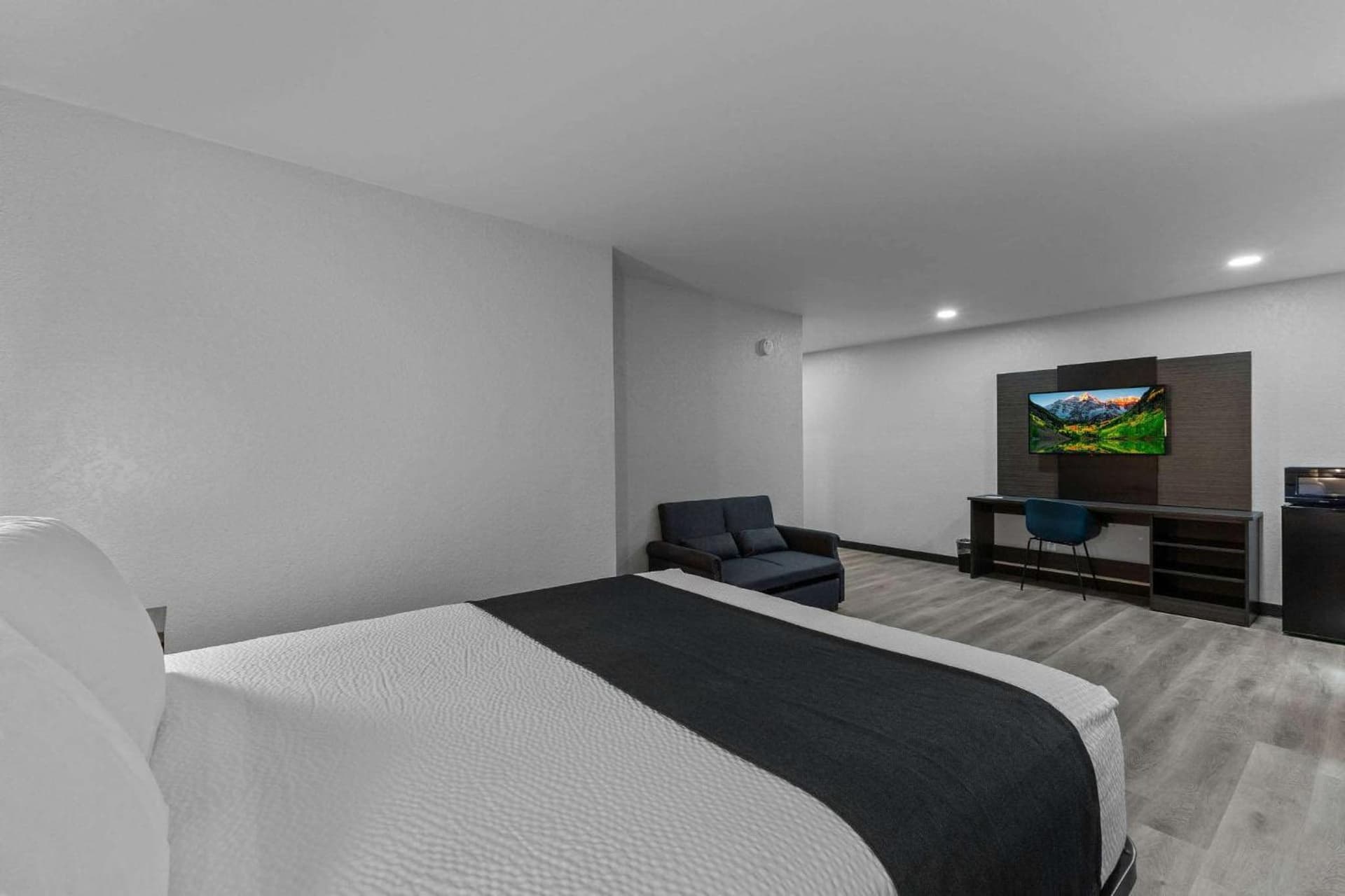 Motel 6 Brighton CO Denver Northeast interior in Brighton, CO — gallery photo 2