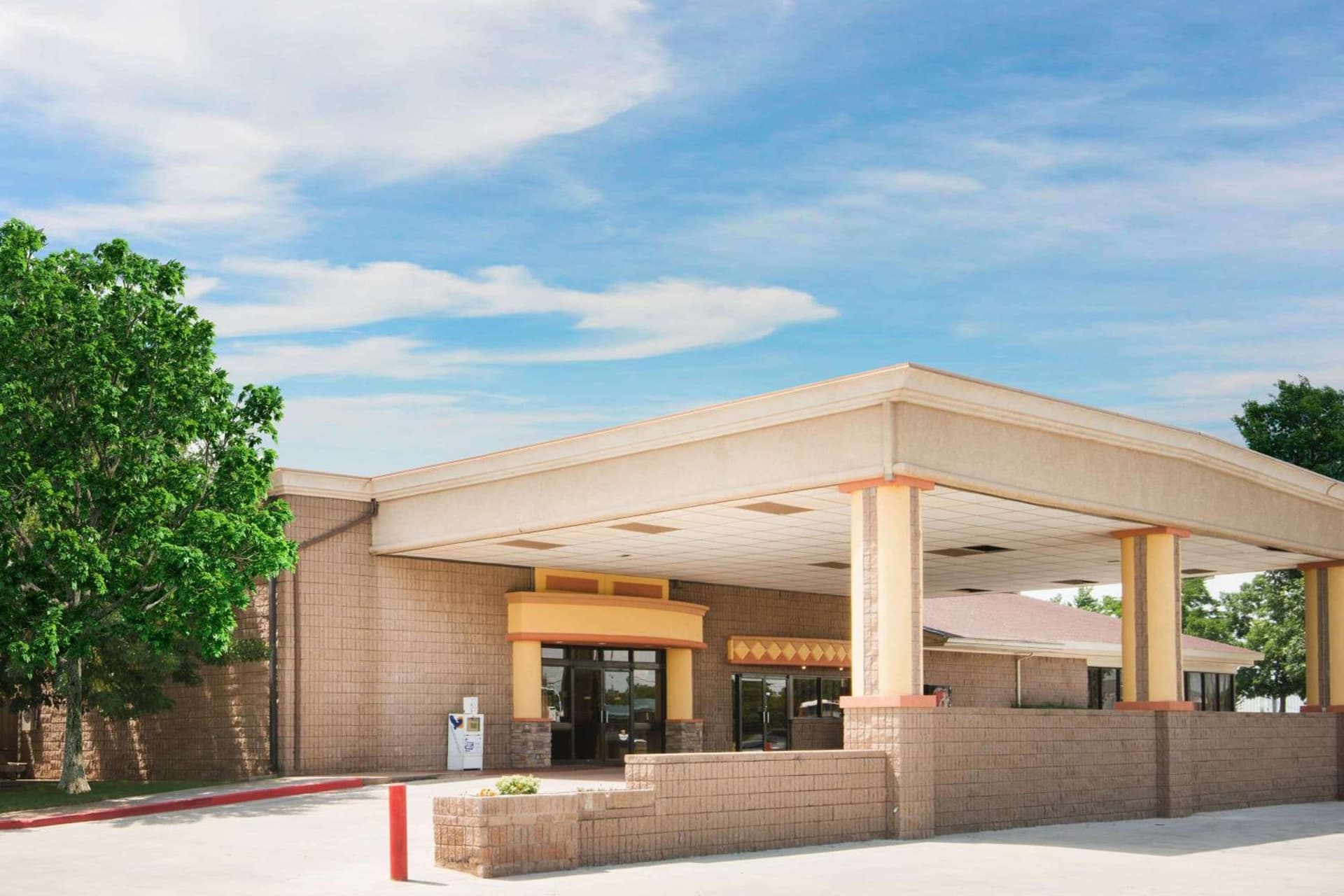 Travelodge by Wyndham Enid — hotel in Enid, Oklahoma