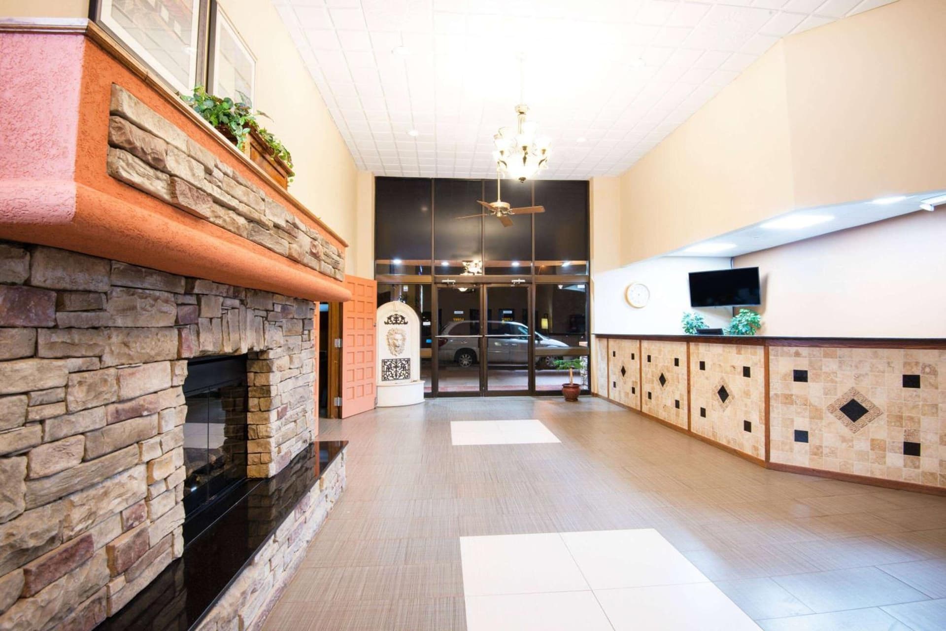 Travelodge by Wyndham Enid interior in Enid, OK — gallery photo 2