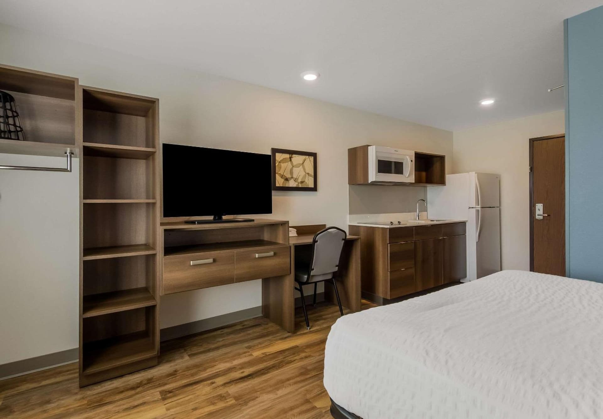 WoodSpring Suites Roanoke gallery photo in Roanoke, VA — image 9