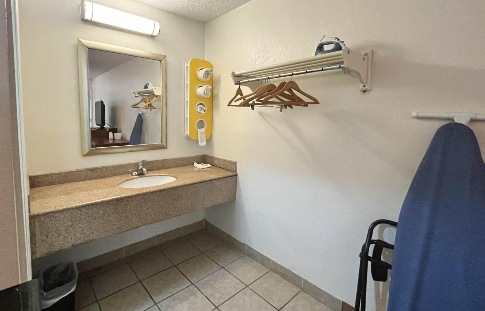 Studio 6 Suites Dayton OH Englewood interior in Dayton, OH — gallery photo 2