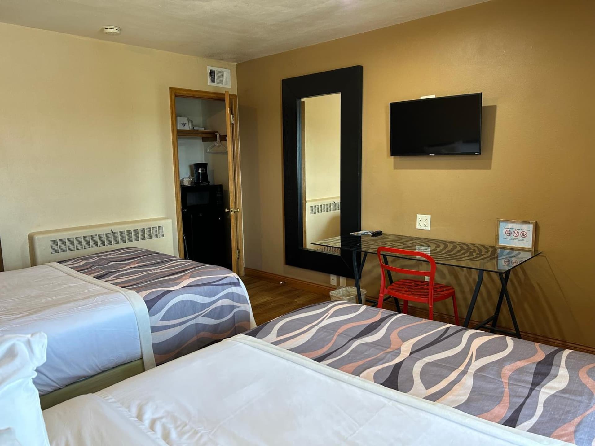 Valued Stay Mayflower interior in Madison, WI — gallery photo 2