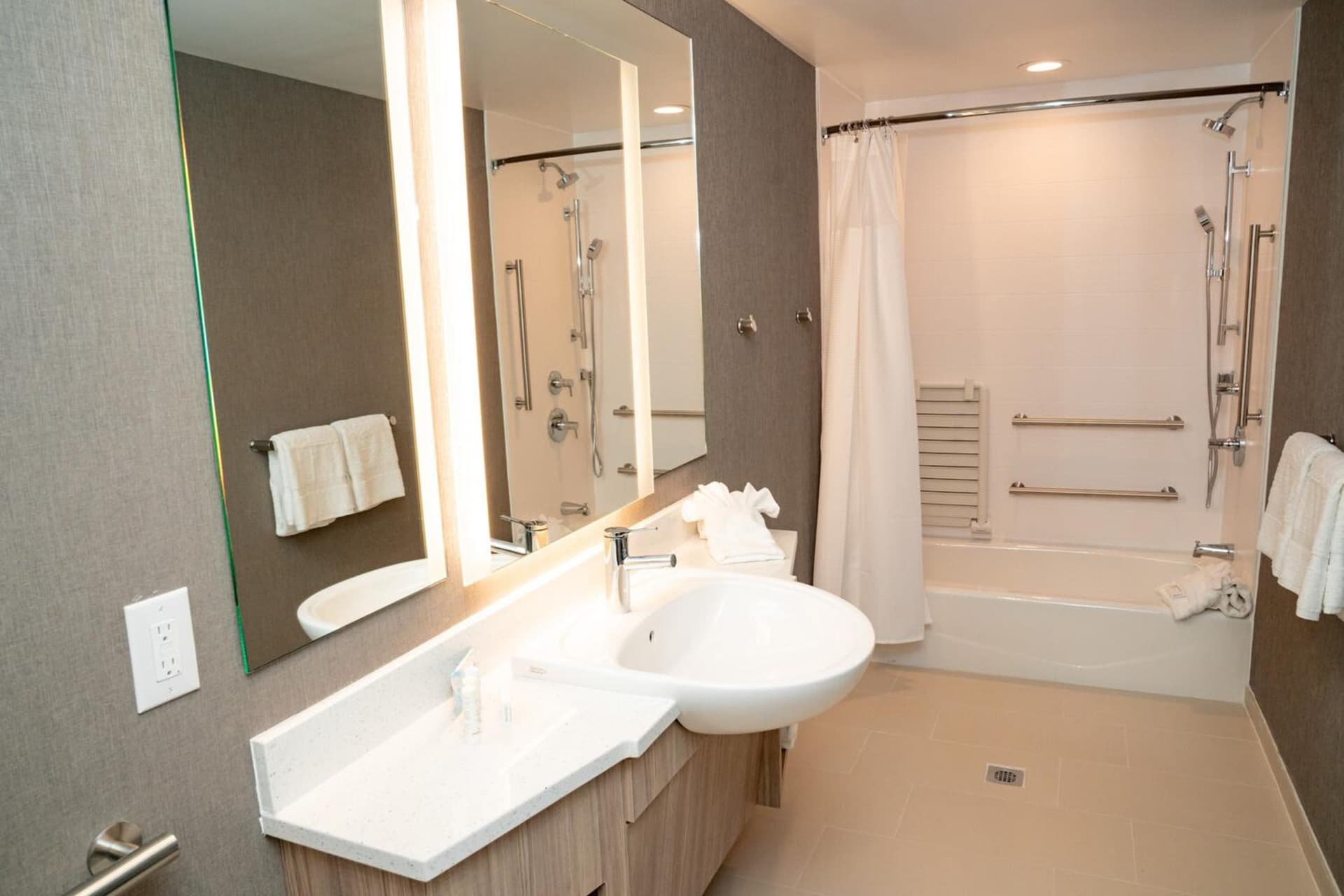 SpringHill Suites by Marriott Woodbridge interior in Woodbridge — gallery photo 2