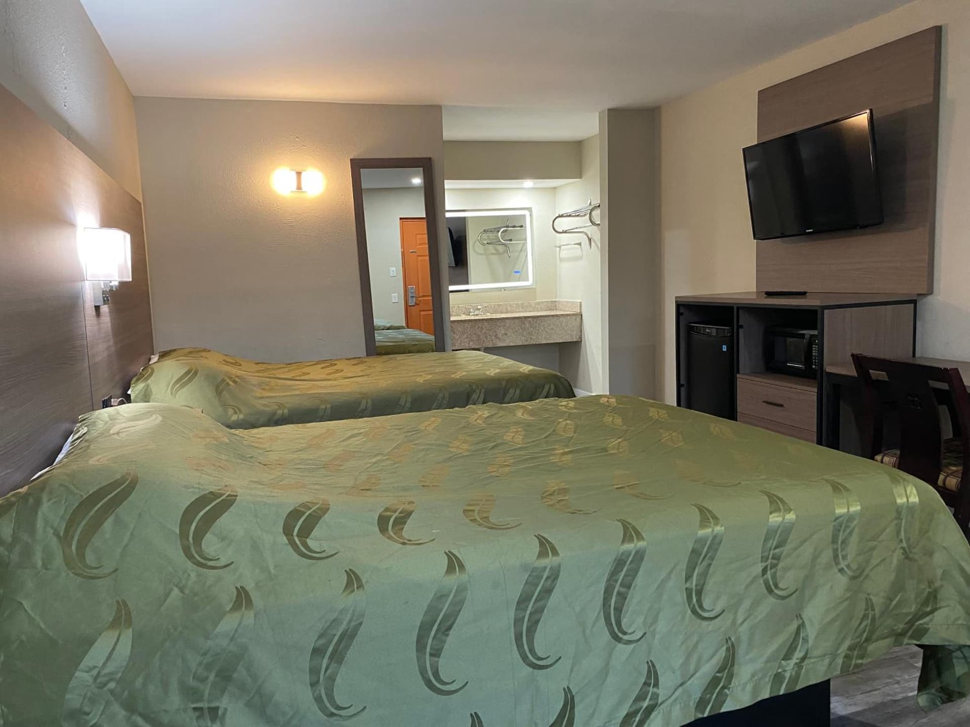 Brentwood Inn & Suites gallery photo in Suffolk, VA — image 10