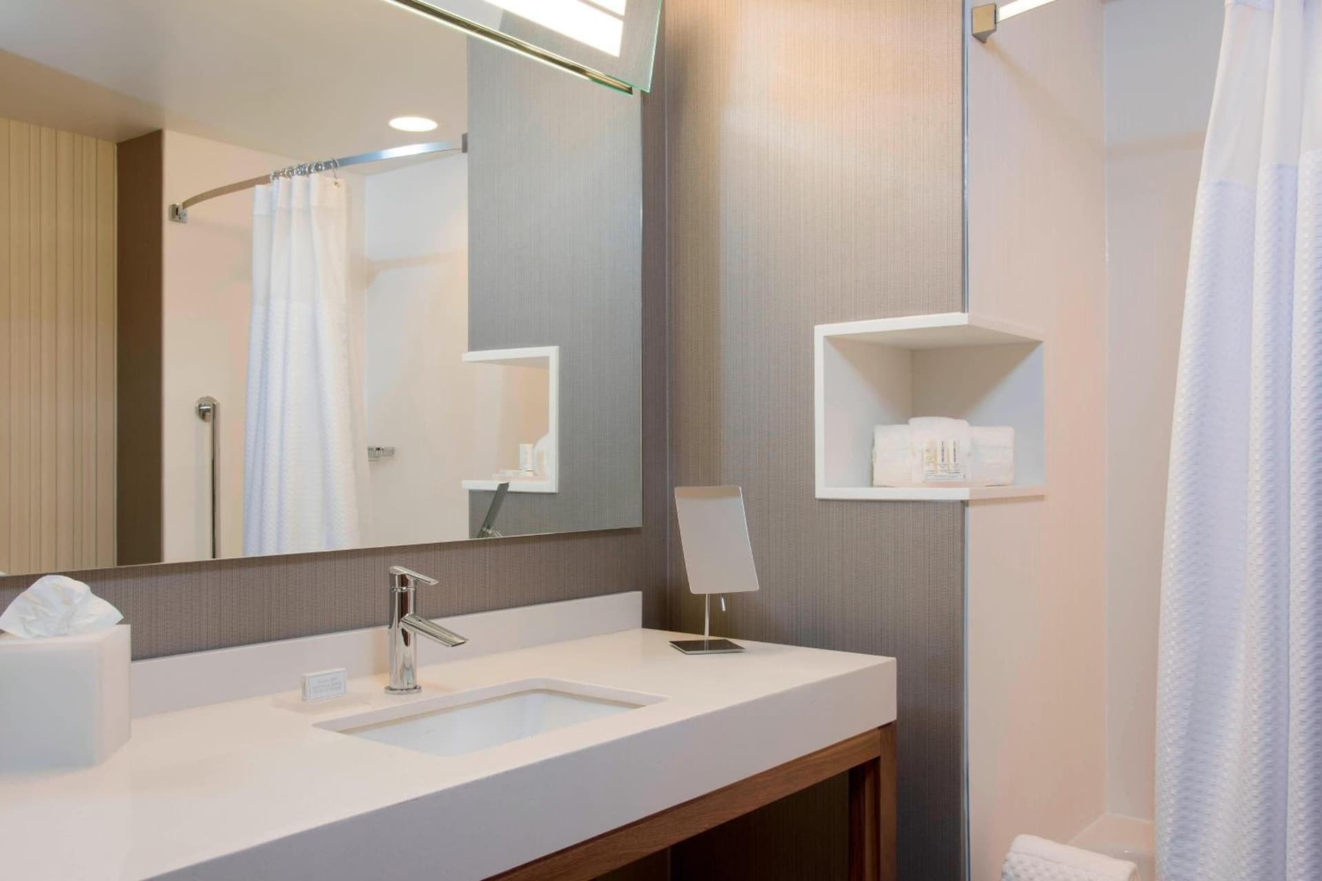 Courtyard by Marriott Holland Downtown gallery photo in Holland, MI — image 20