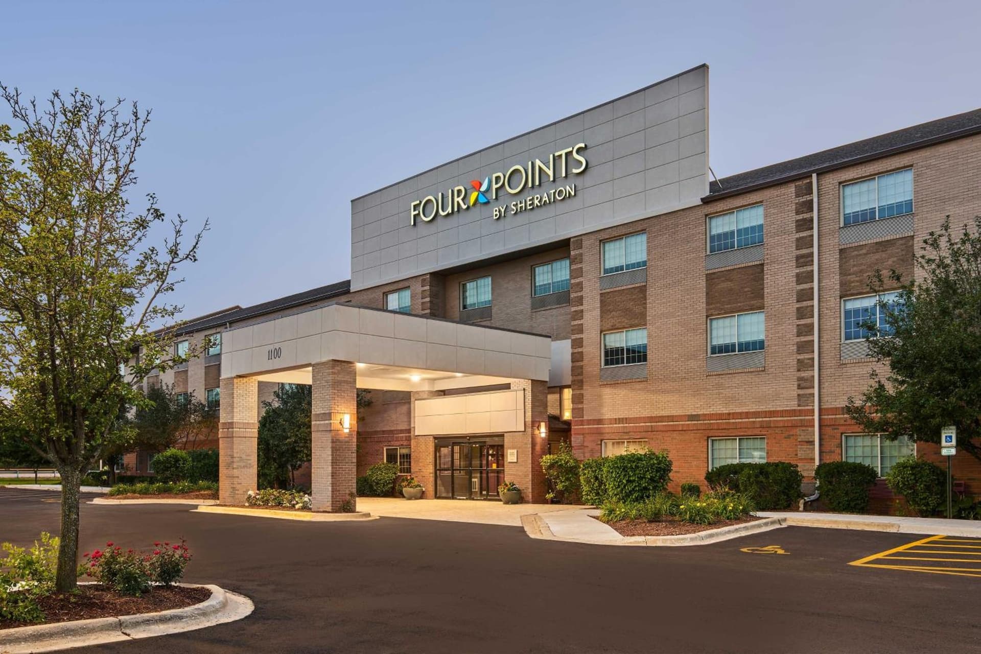 Four Points by Sheraton Chicago Schaumburg interior in Schaumburg, IL — gallery photo 2