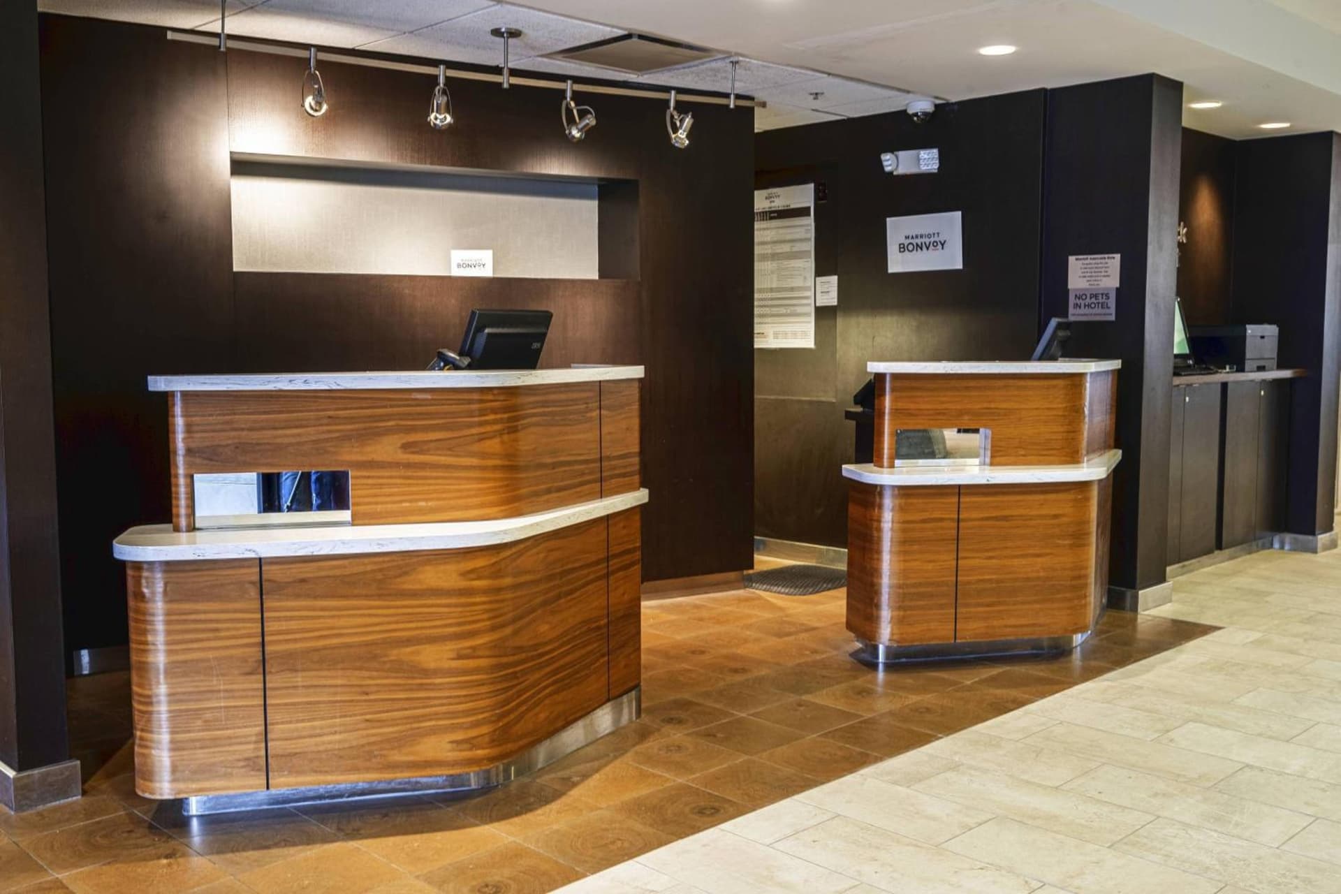 Courtyard by Marriott Cleveland Willoughby interior in Willoughby, OH — gallery photo 2