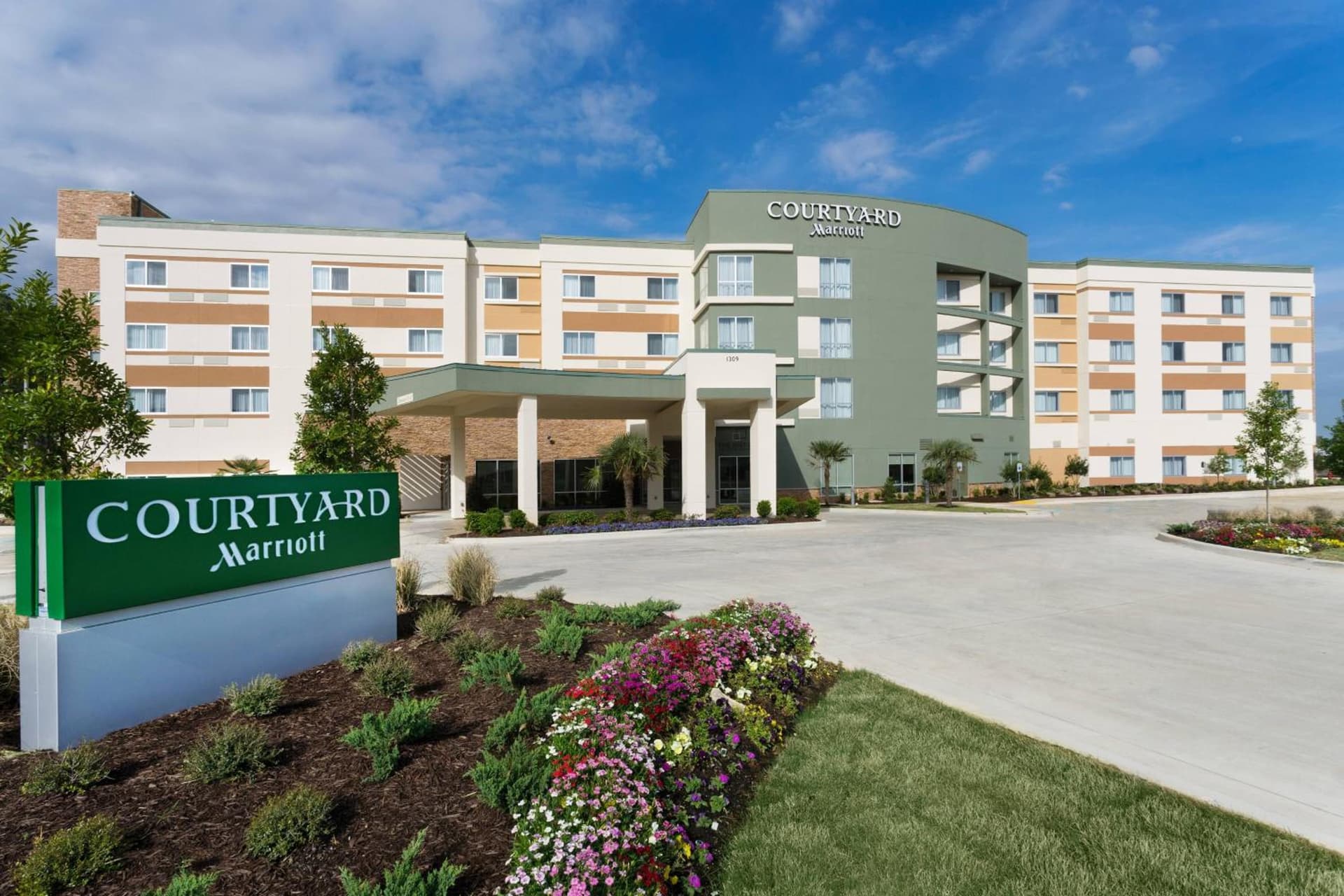 Courtyard by Marriott Ruston interior in Ruston, LA — gallery photo 2