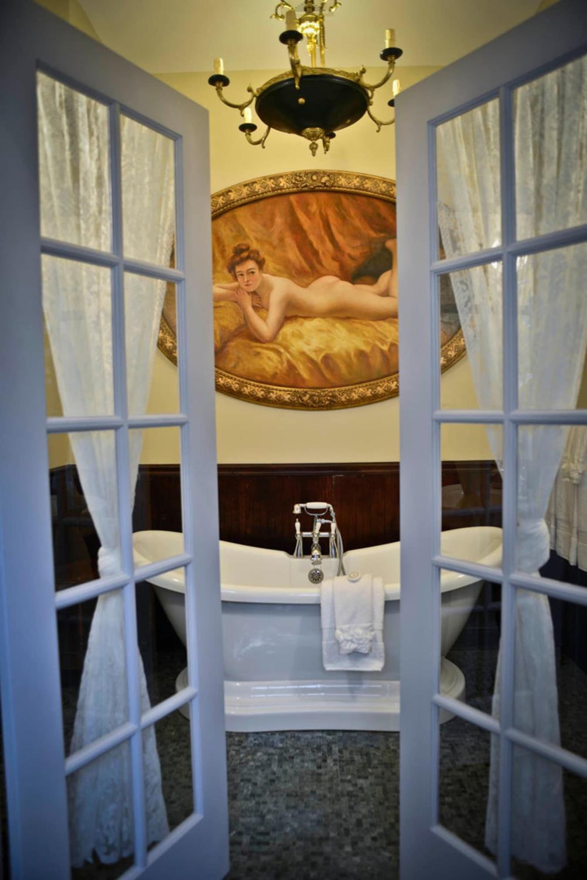Maxwell Mansion Hotel gallery photo in Lake Geneva, WI — image 98