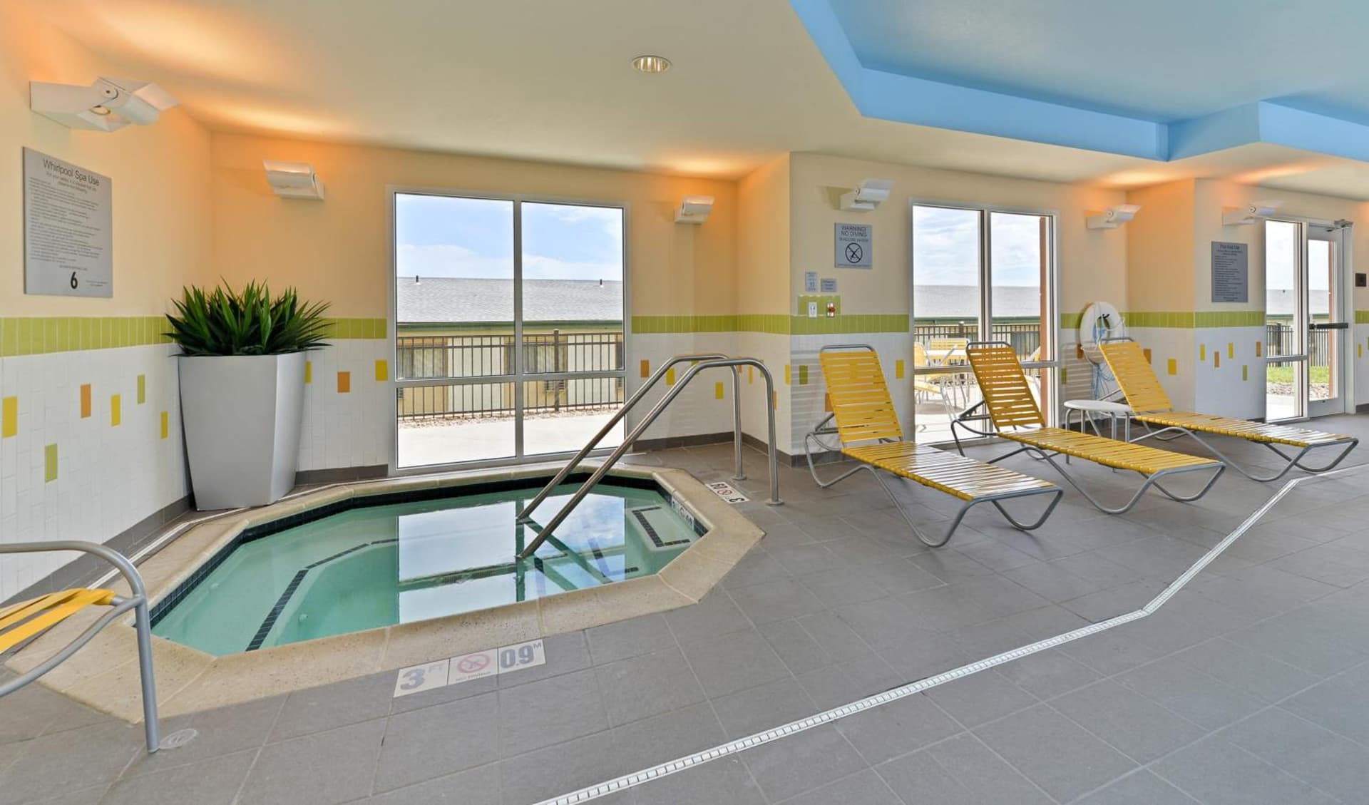 Fairfield Inn & Suites by Marriott Cedar Rapids interior in Cedar Rapids, IA — gallery photo 2
