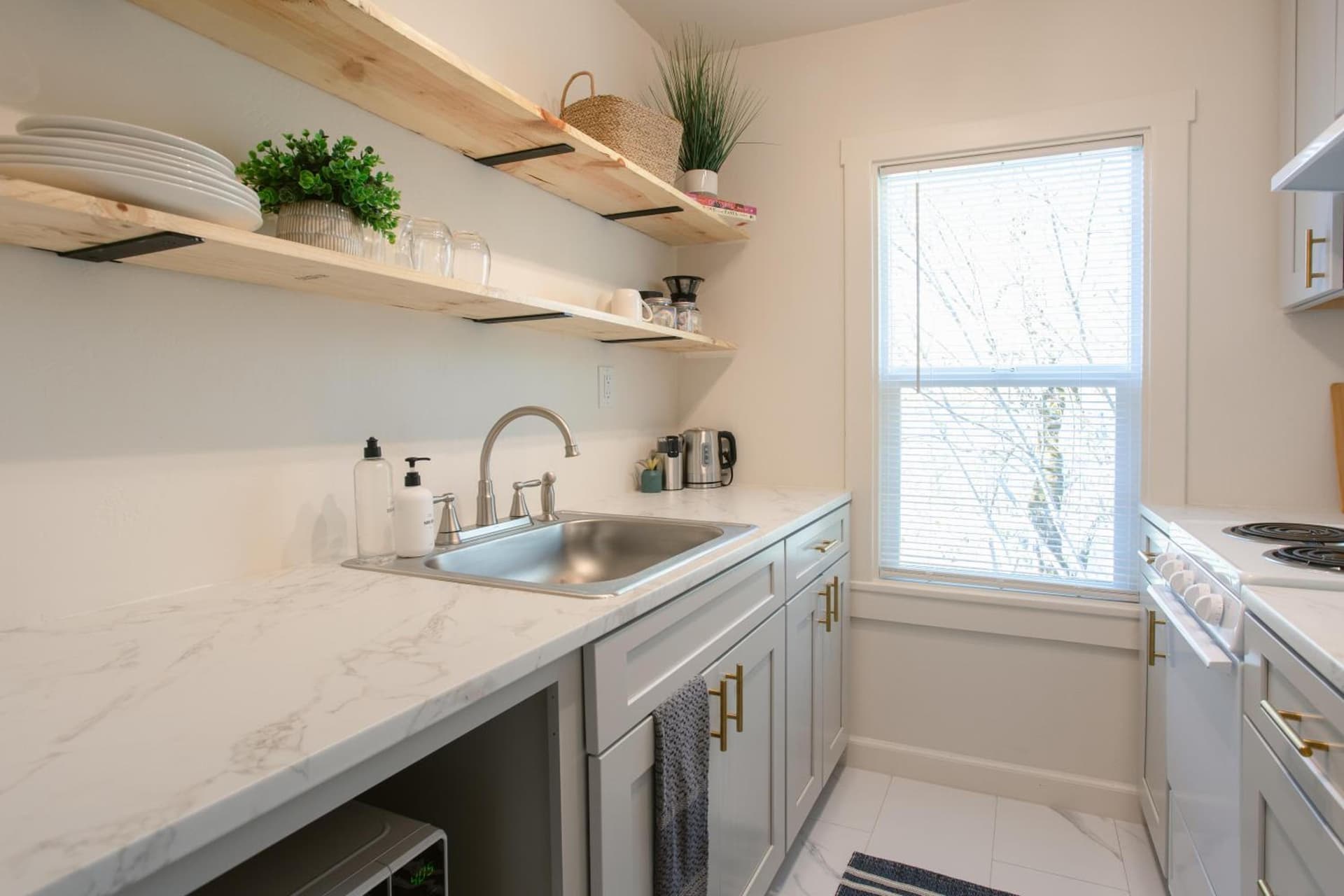Waterfront River Apartments gallery photo in Rogue River, OR — image 104