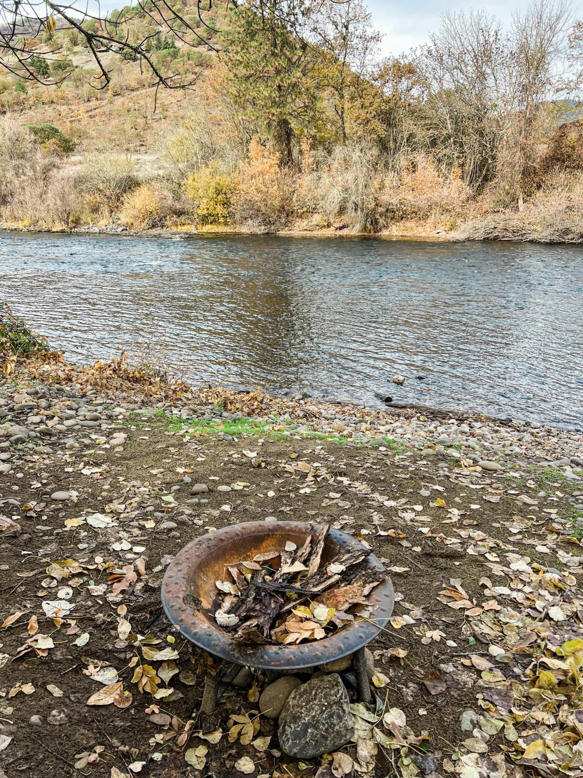 Waterfront River Apartments gallery photo in Rogue River, OR — image 19
