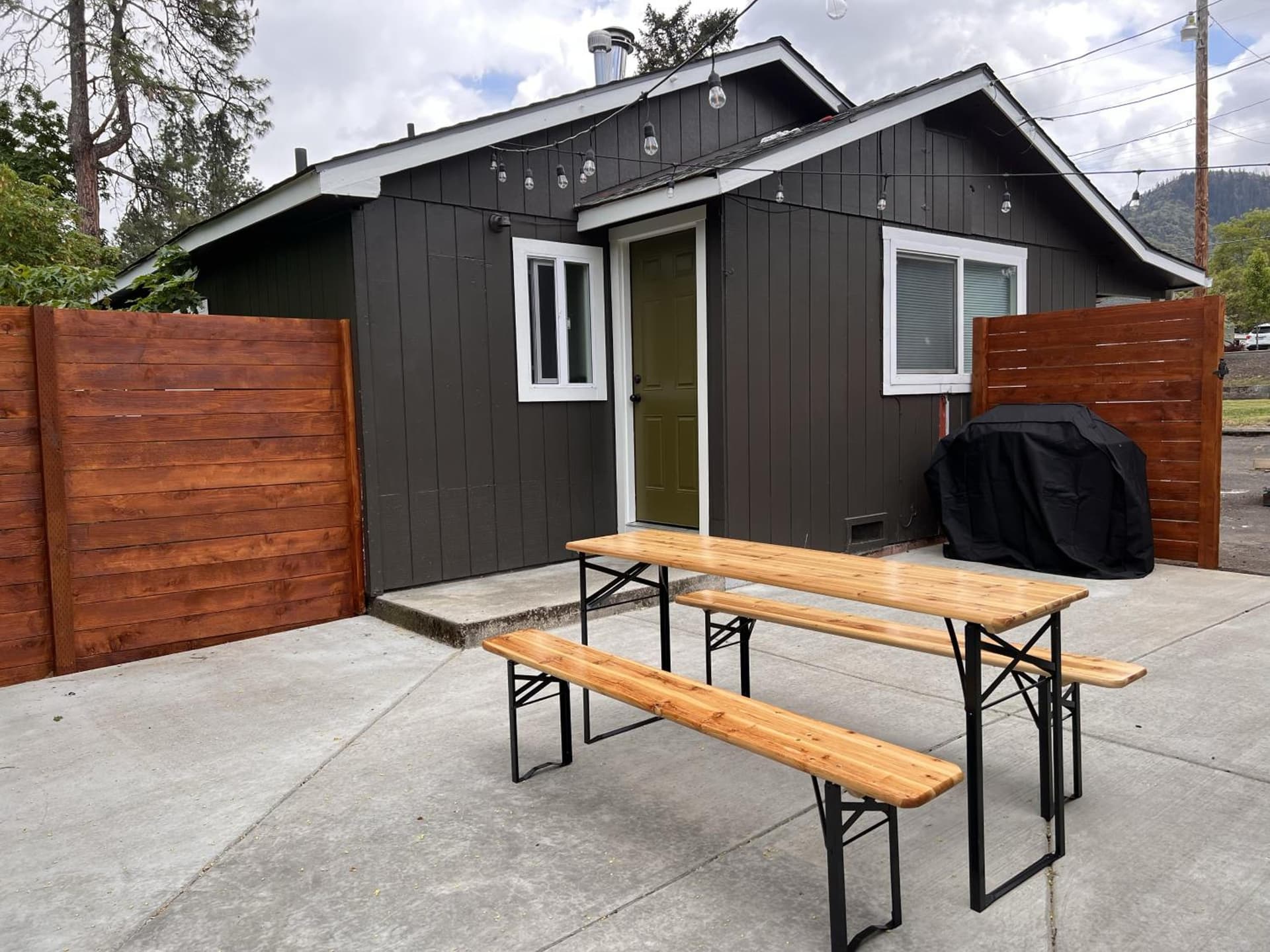 Waterfront River Apartments gallery photo in Rogue River, OR — image 156