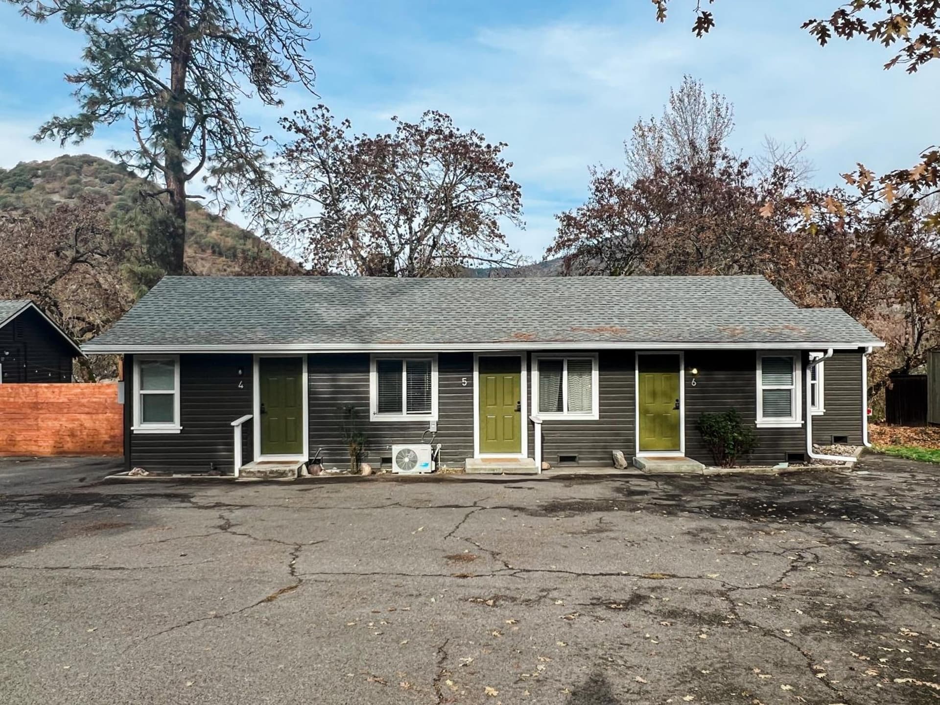 Waterfront River Apartments gallery photo in Rogue River, OR — image 118