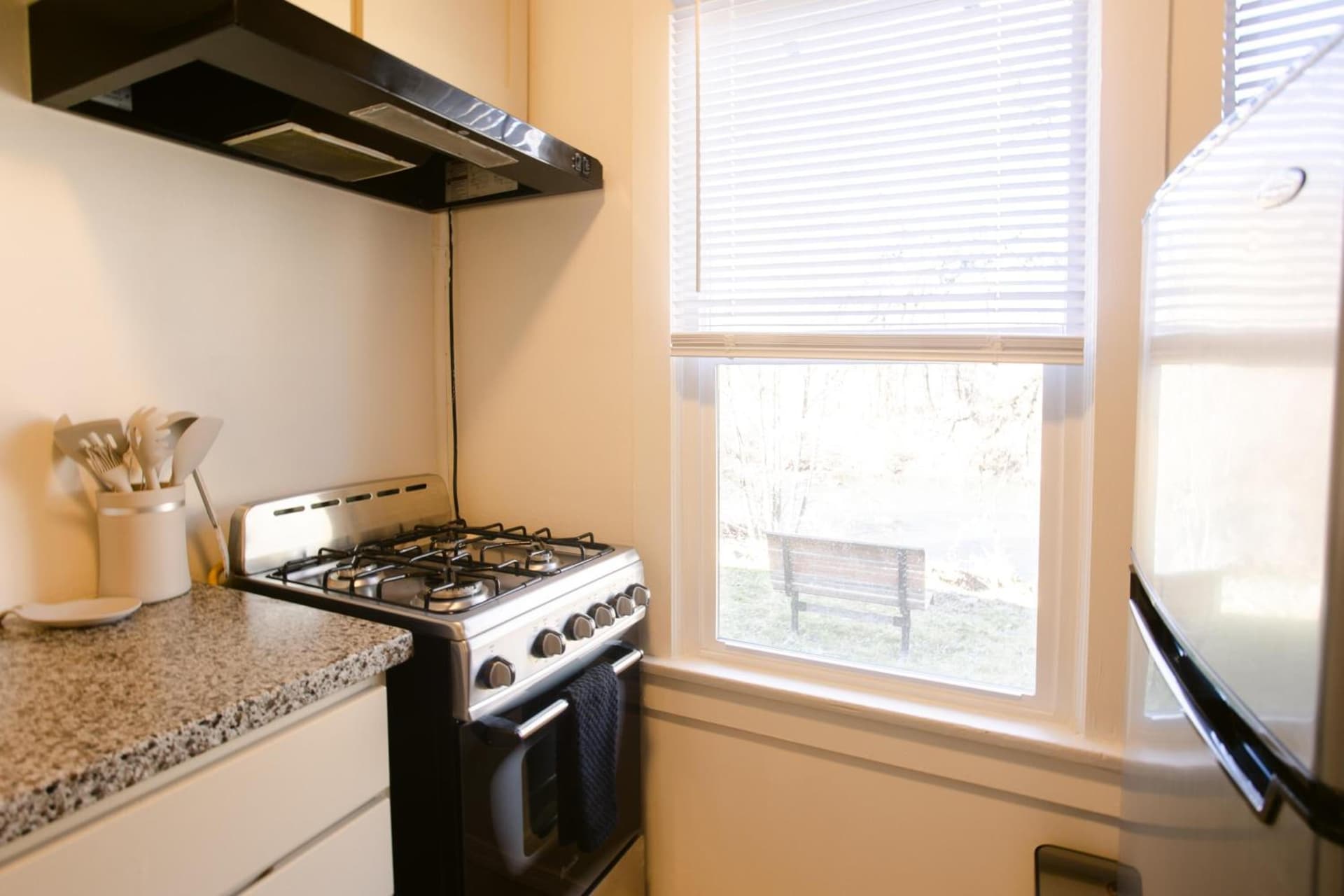 Waterfront River Apartments gallery photo in Rogue River, OR — image 16