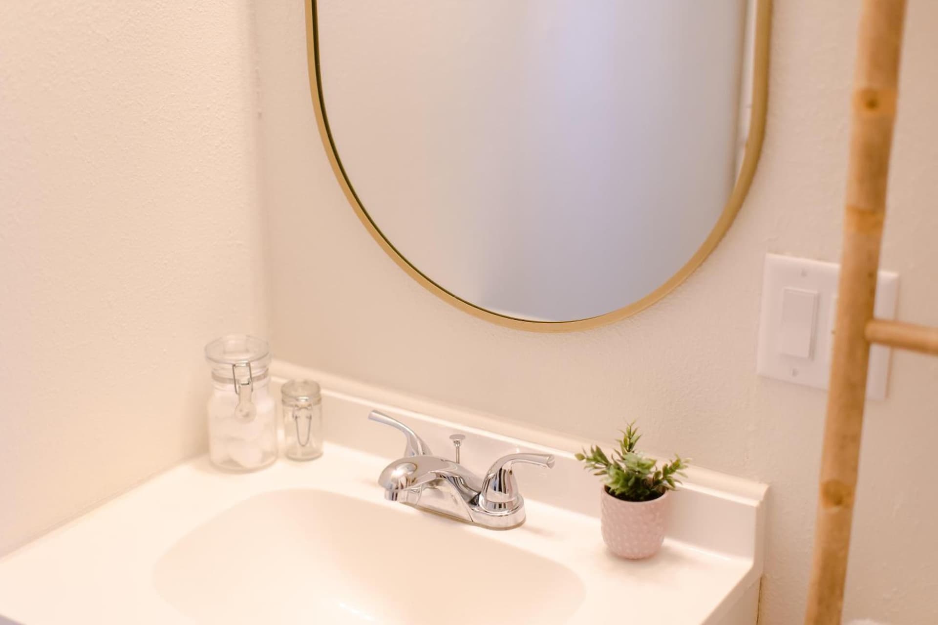 Waterfront River Apartments gallery photo in Rogue River, OR — image 165