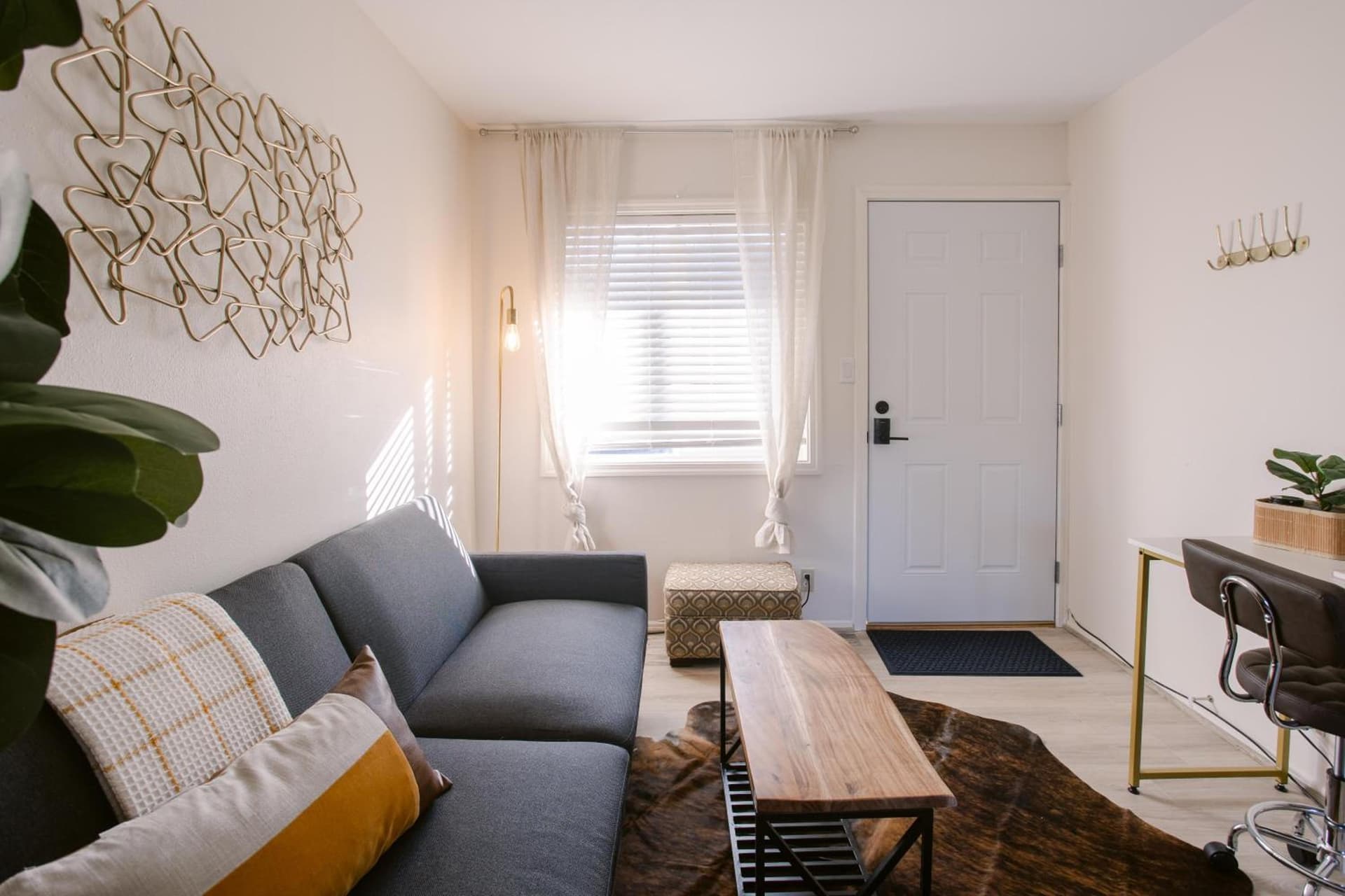 Waterfront River Apartments interior in Rogue River, OR — gallery photo 2